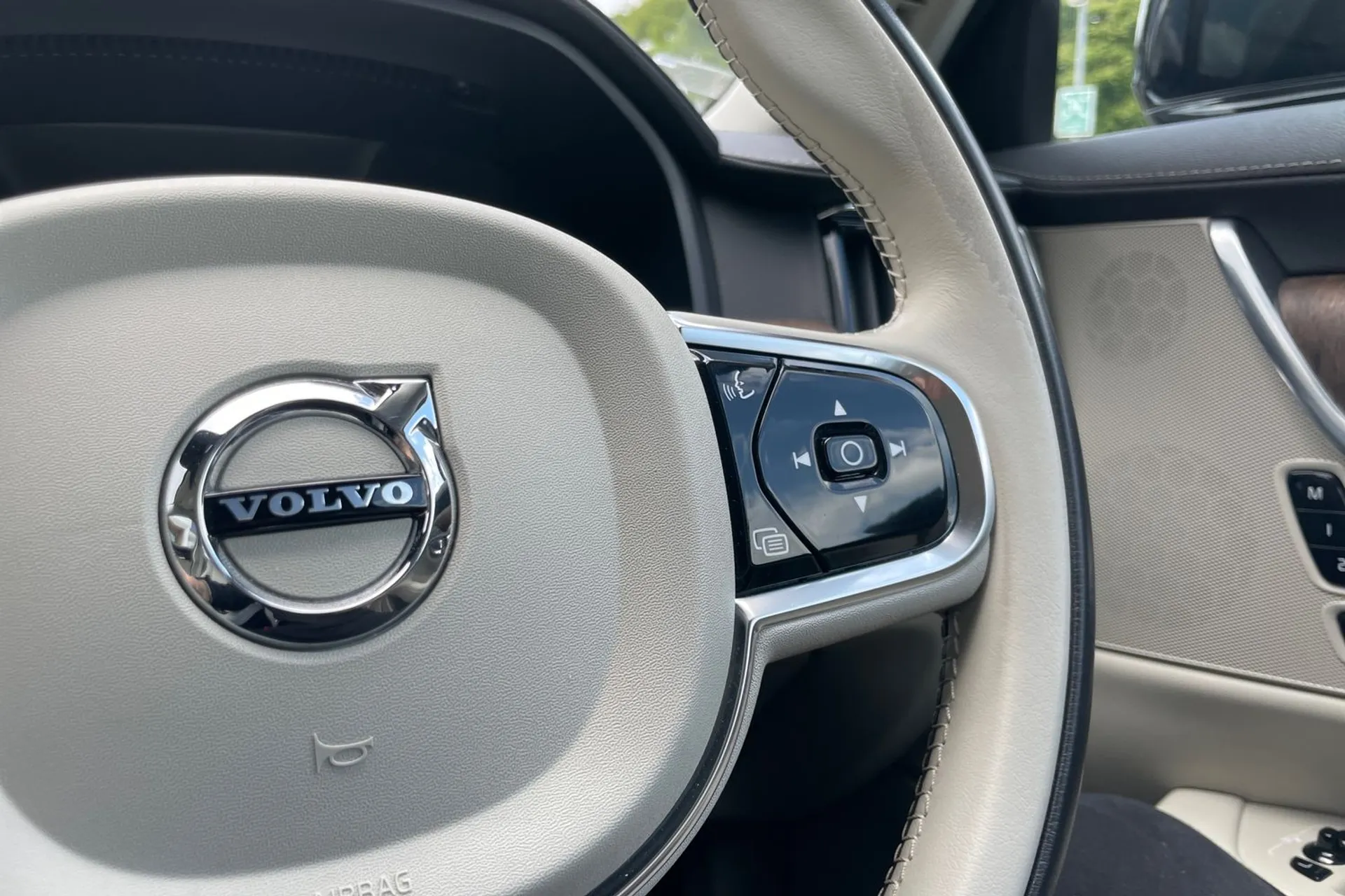 Volvo S90 thumbnail image number 36