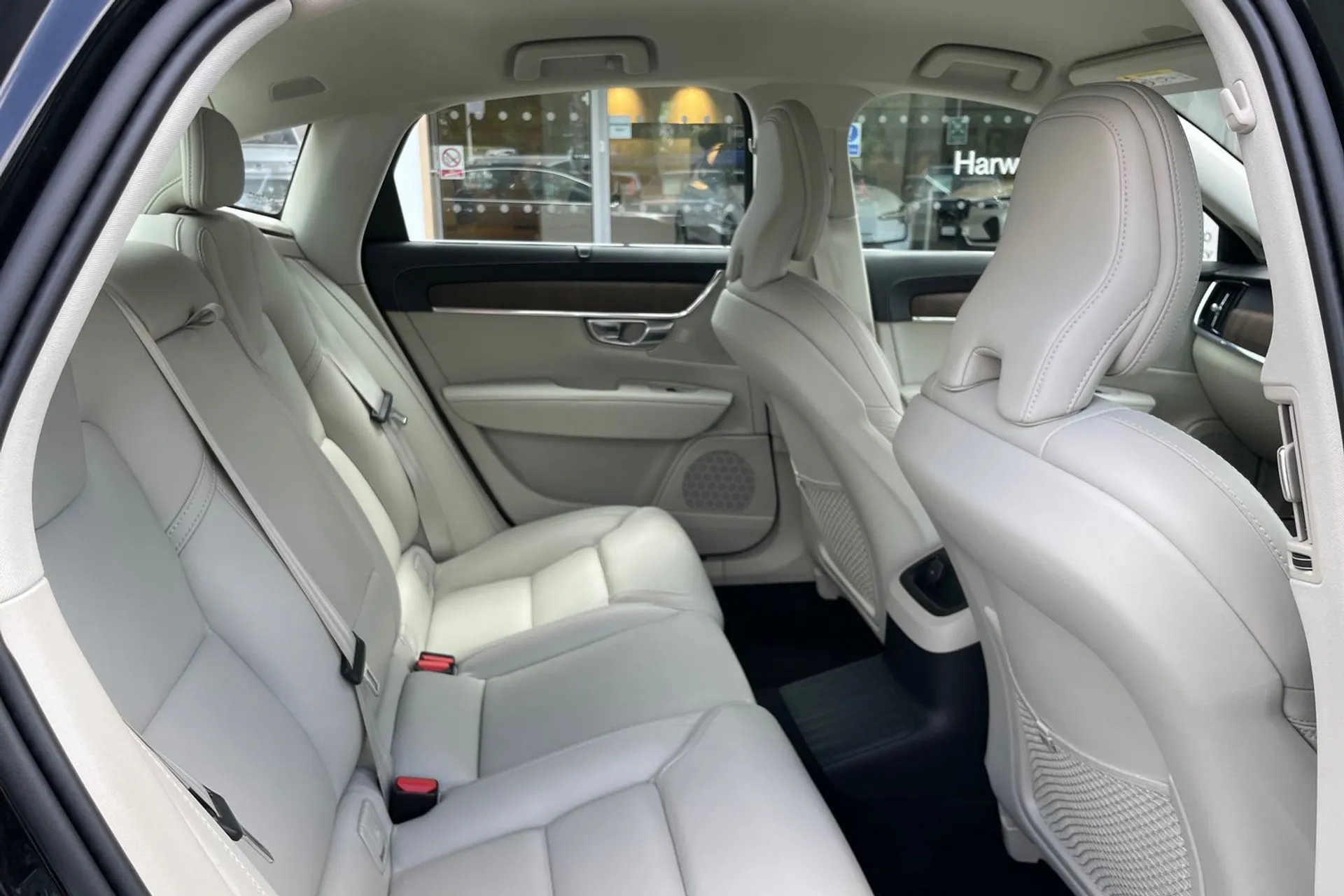 Volvo S90 thumbnail image number 22