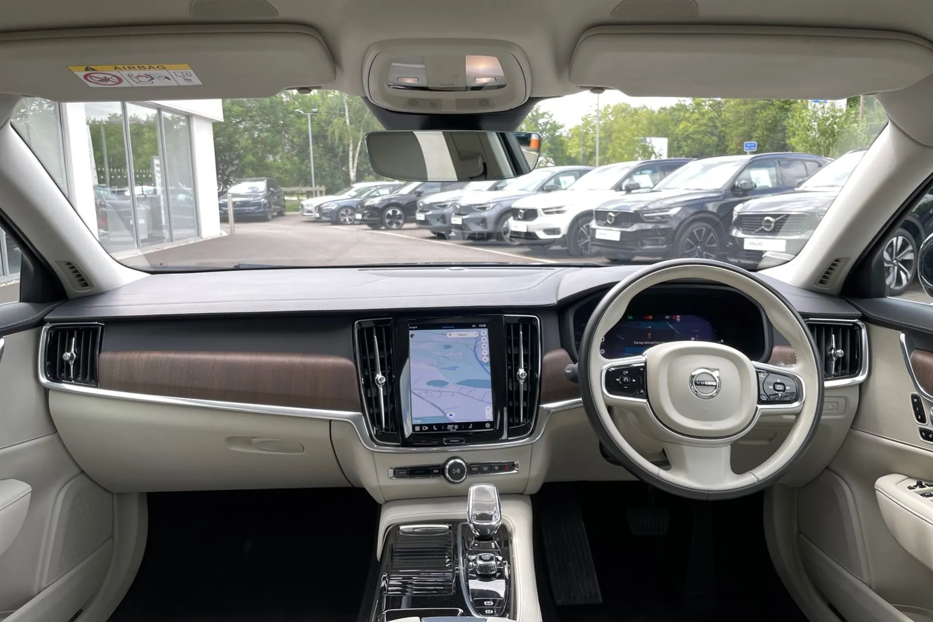 Volvo S90 thumbnail image number 3