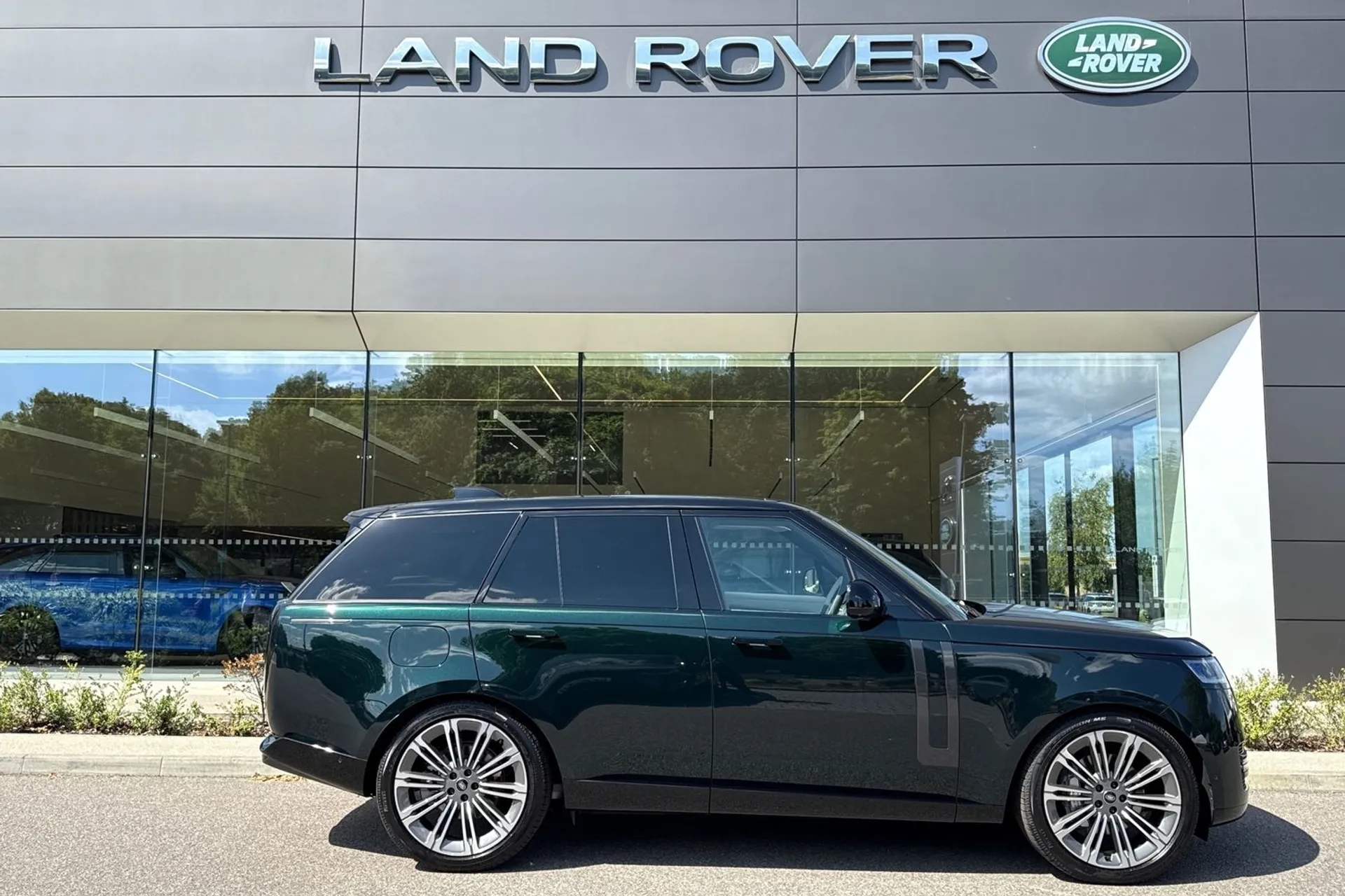 LAND ROVER RANGE ROVER thumbnail image number 2