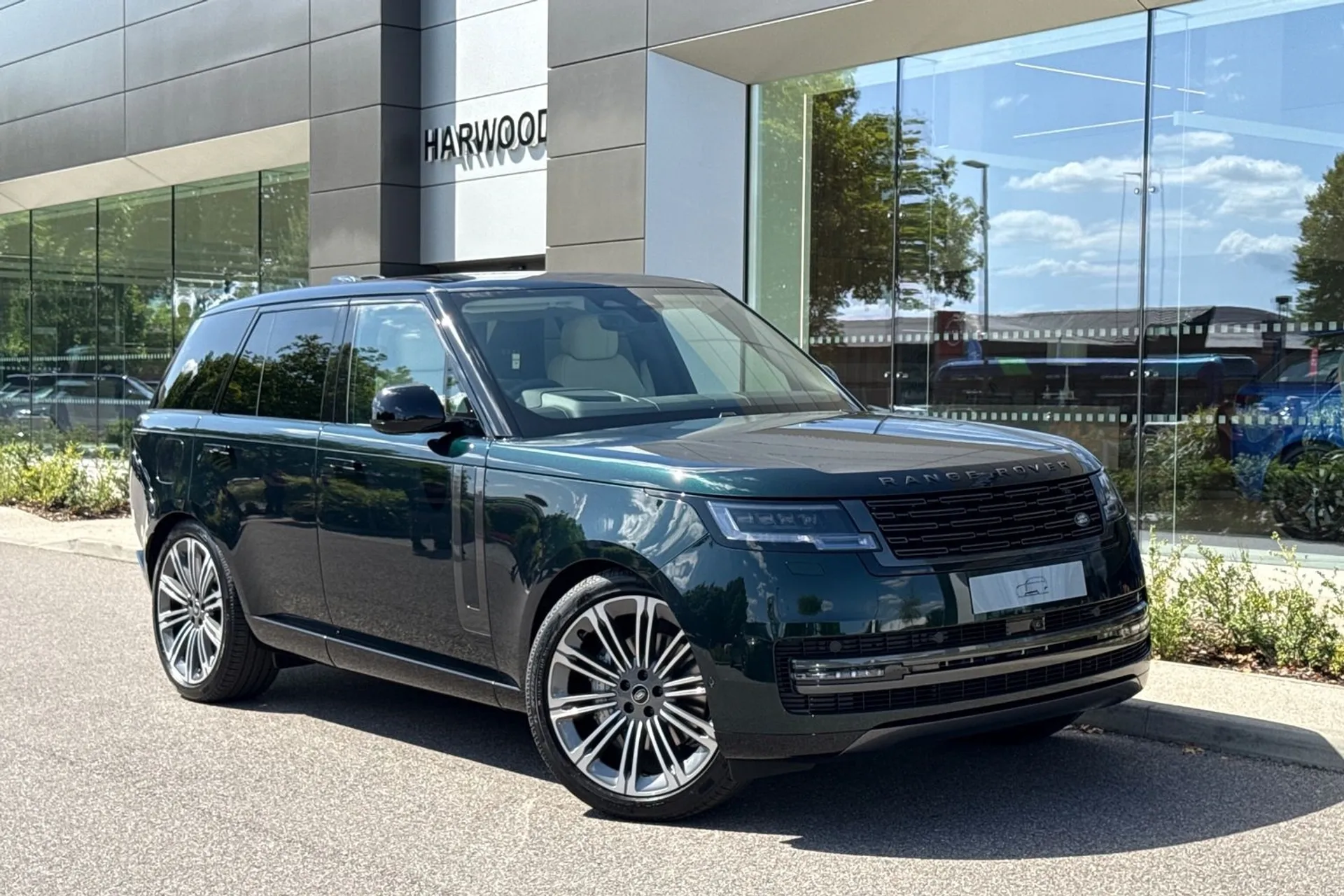 LAND ROVER RANGE ROVER focused image