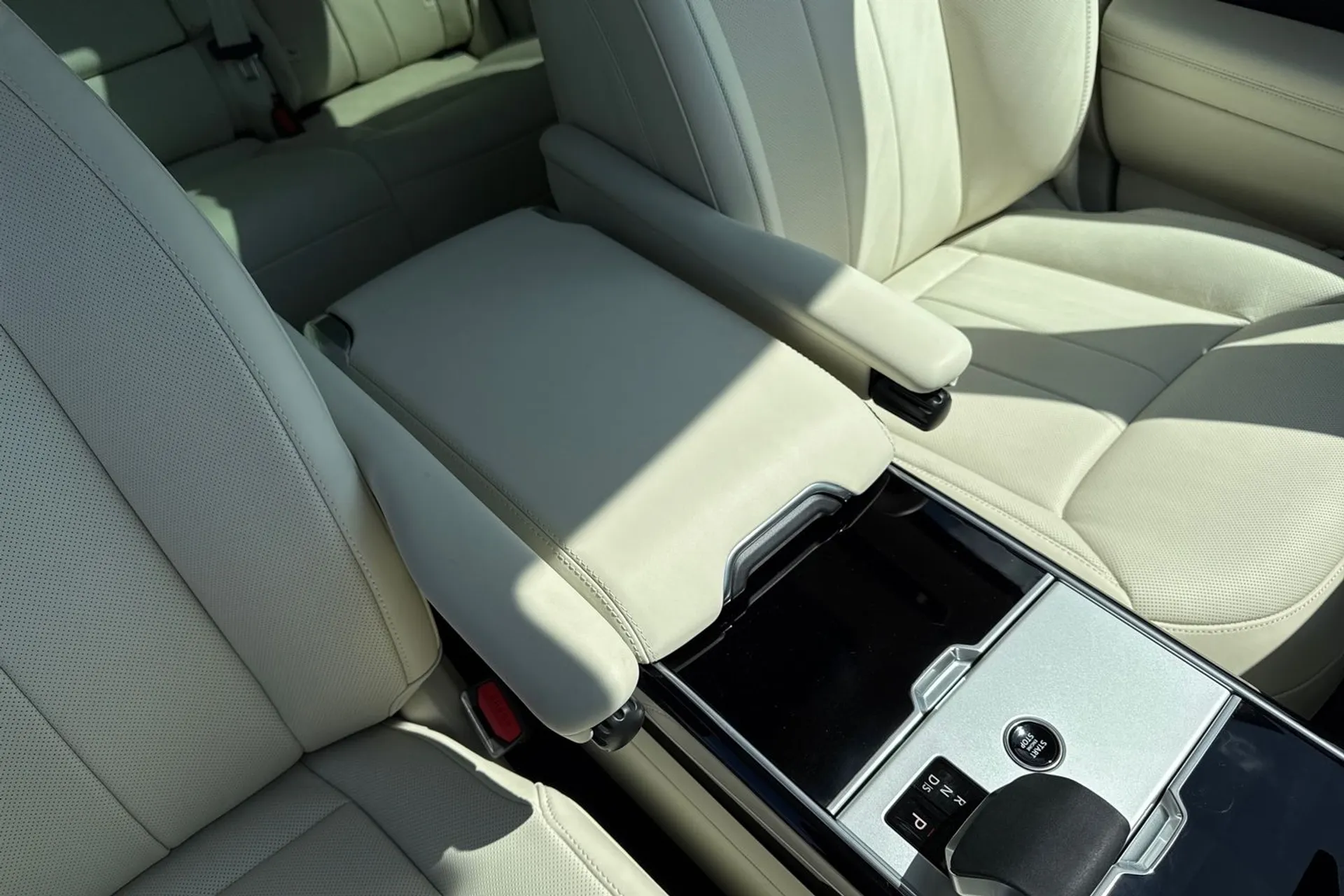 LAND ROVER RANGE ROVER thumbnail image number 25