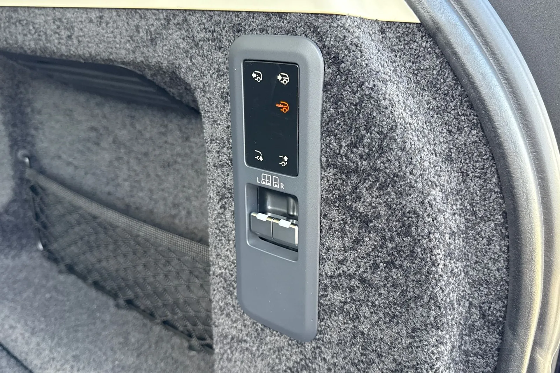 LAND ROVER RANGE ROVER thumbnail image number 40