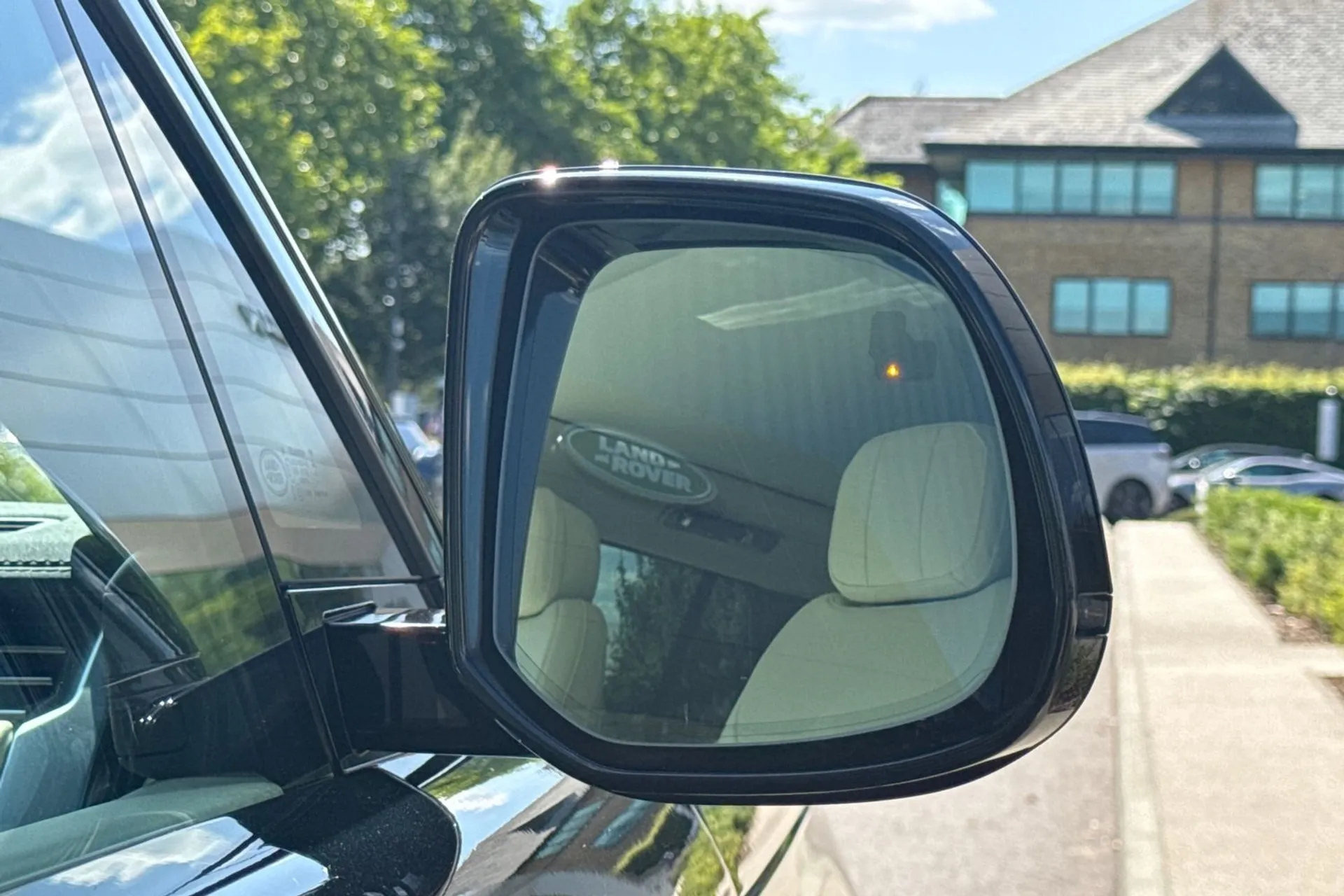 LAND ROVER RANGE ROVER thumbnail image number 15