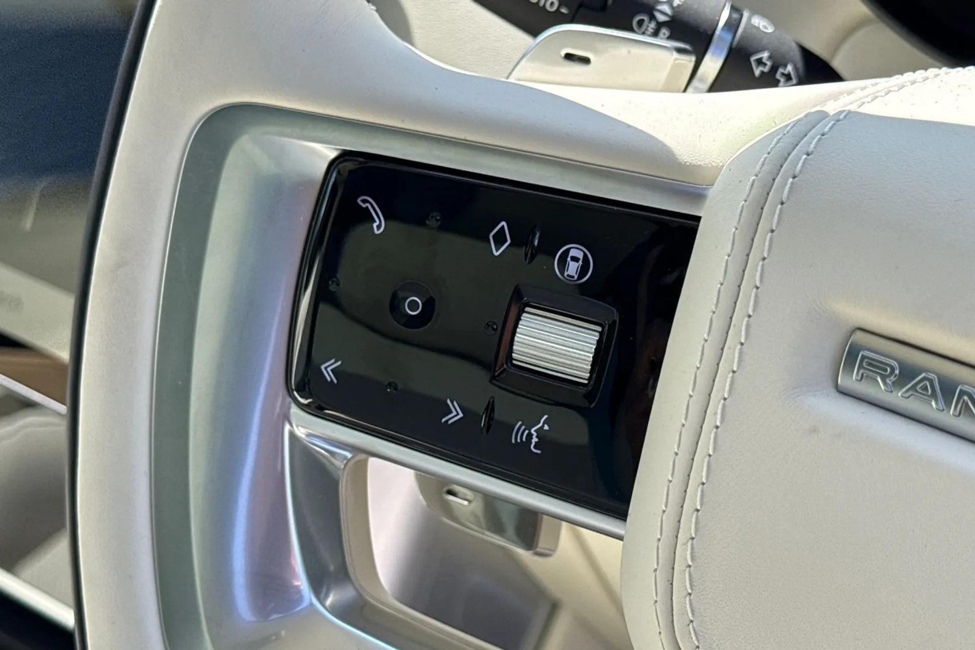LAND ROVER RANGE ROVER thumbnail image number 52