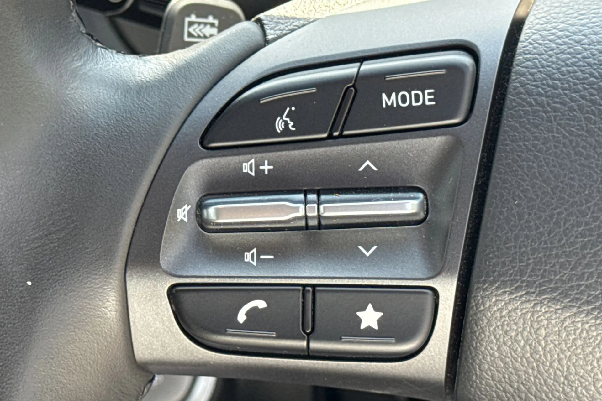 HYUNDAI KONA thumbnail image number 44