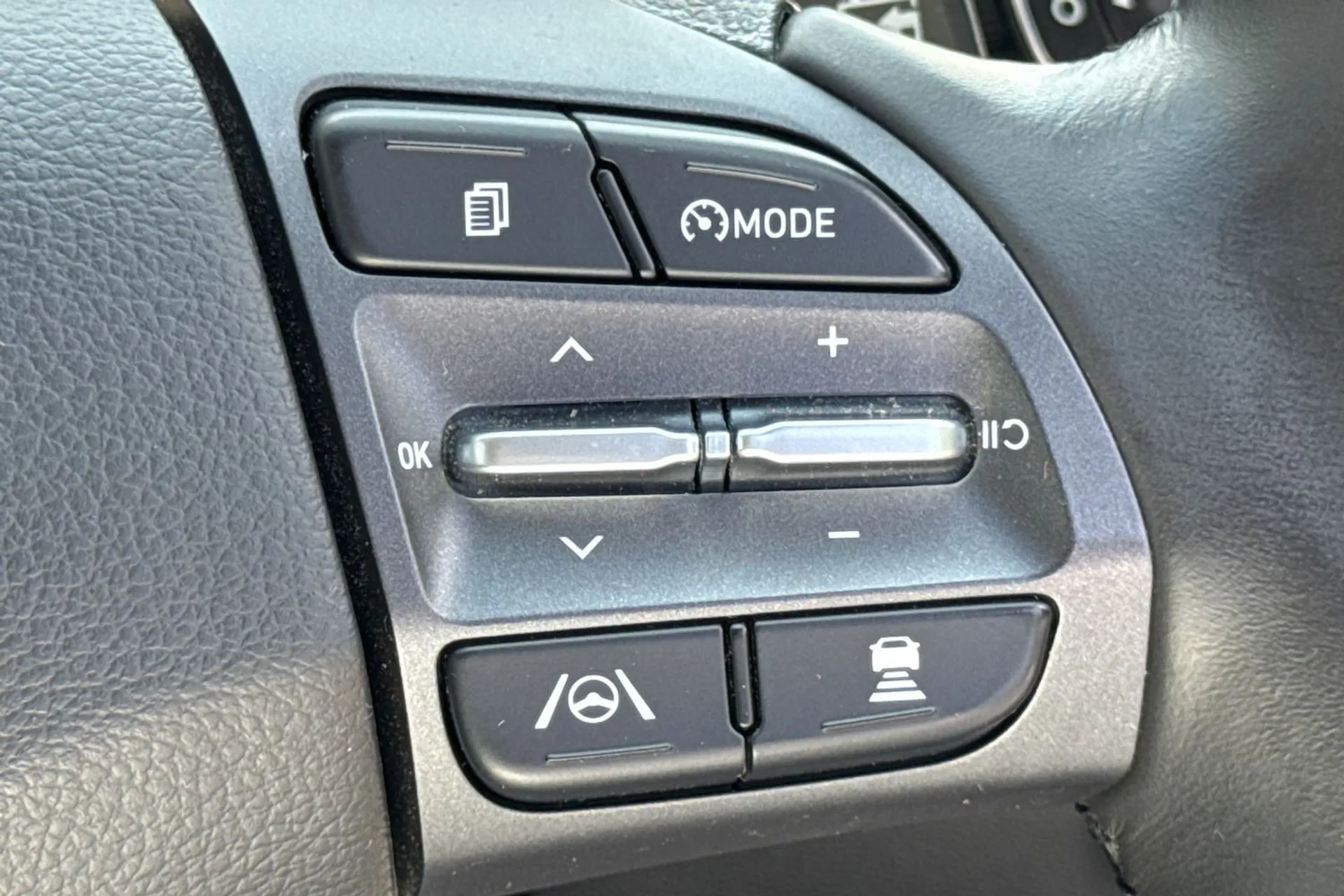 HYUNDAI KONA thumbnail image number 45