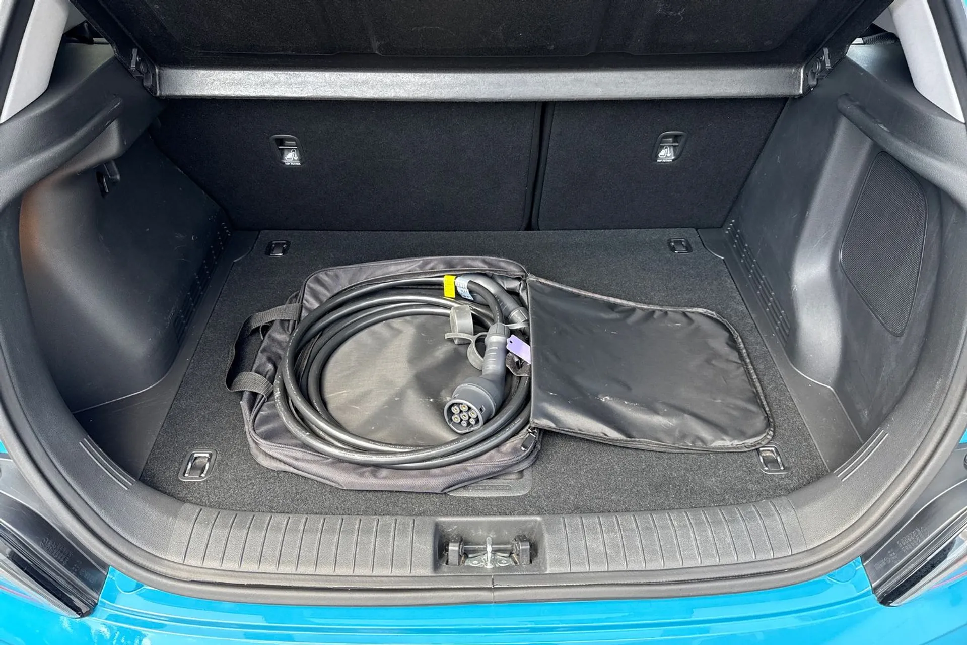 HYUNDAI KONA thumbnail image number 32