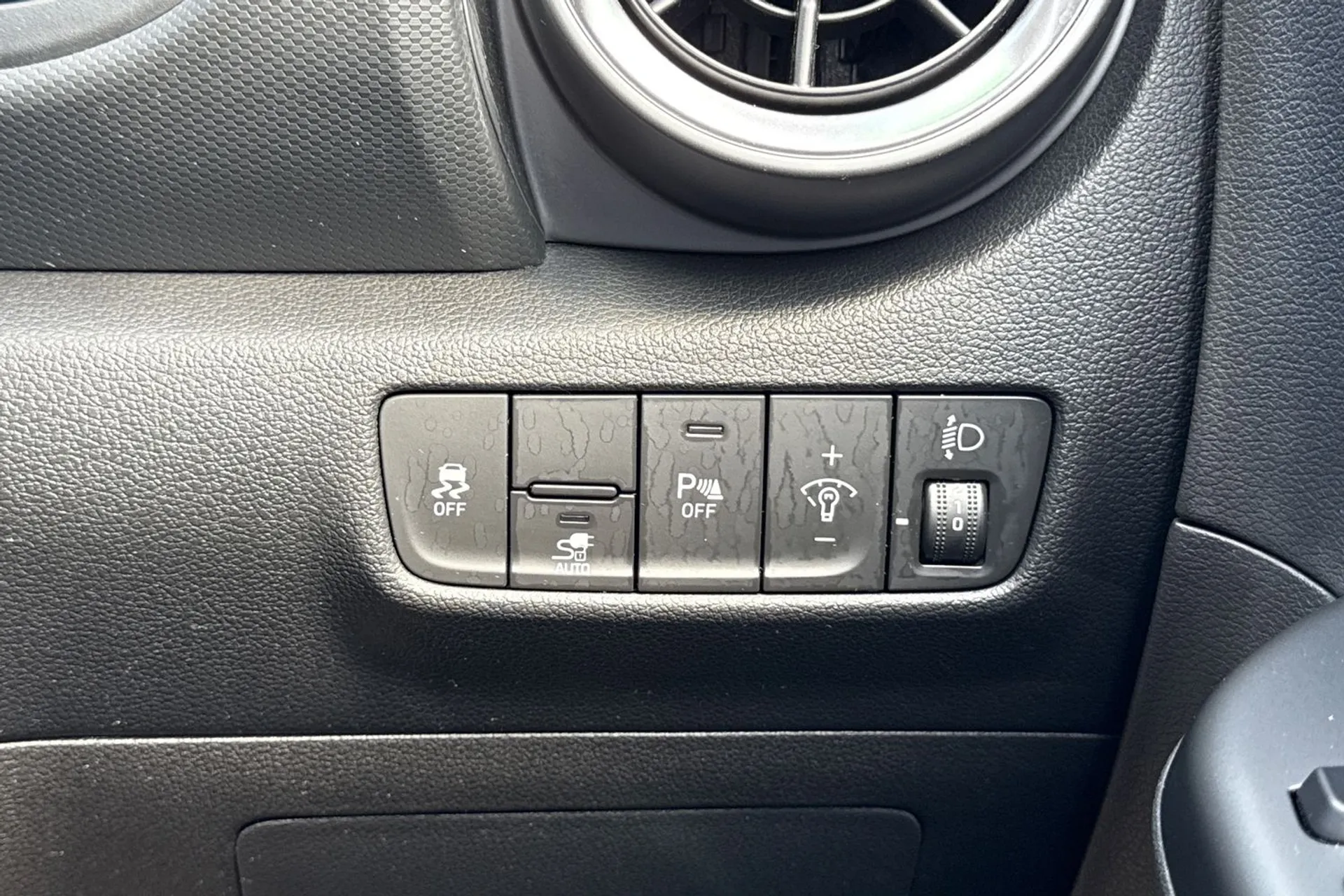 HYUNDAI KONA thumbnail image number 62