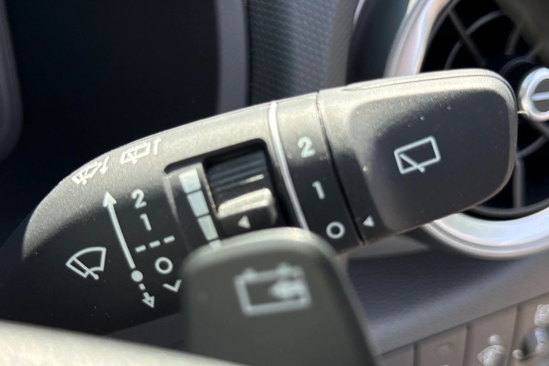 HYUNDAI KONA thumbnail image number 61