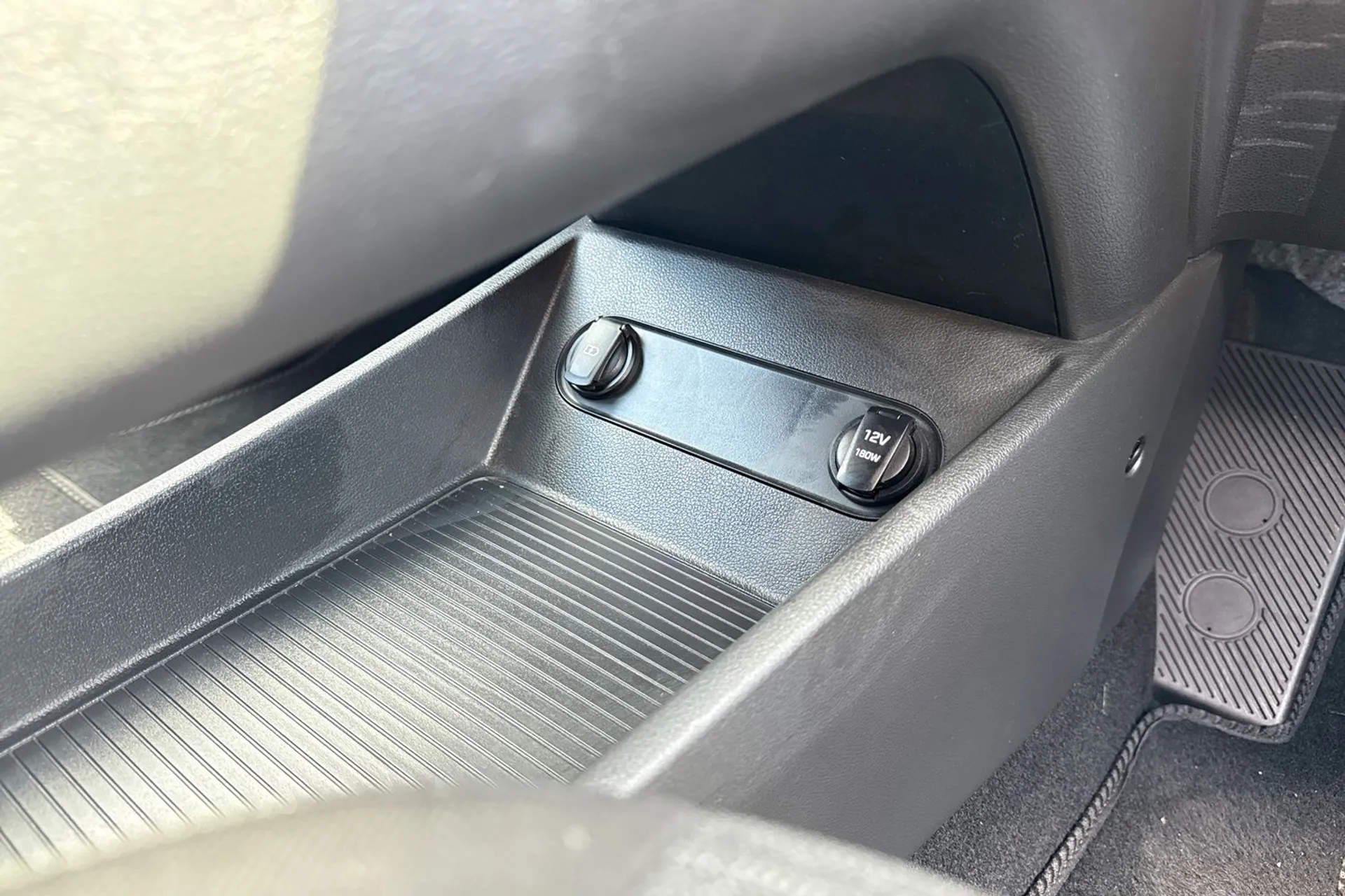 HYUNDAI KONA thumbnail image number 51