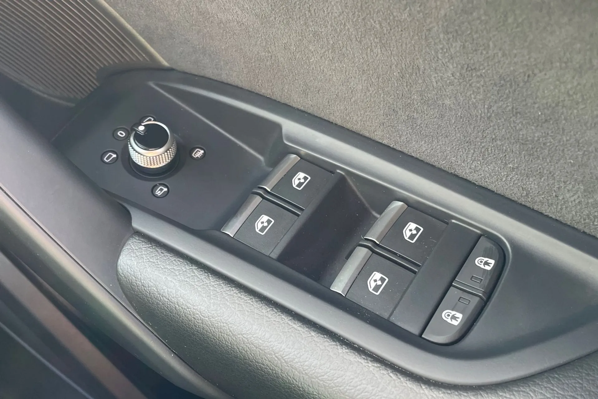 Audi Q5 S LINE 40 TDI MHEV QUA thumbnail image number 18