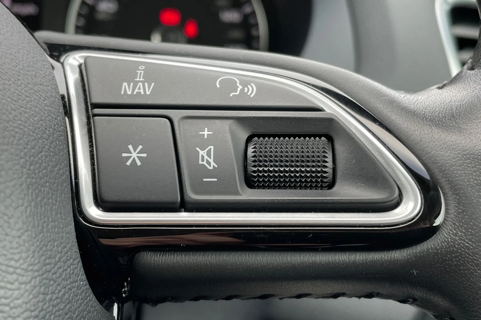 Audi Q3 thumbnail image number 19