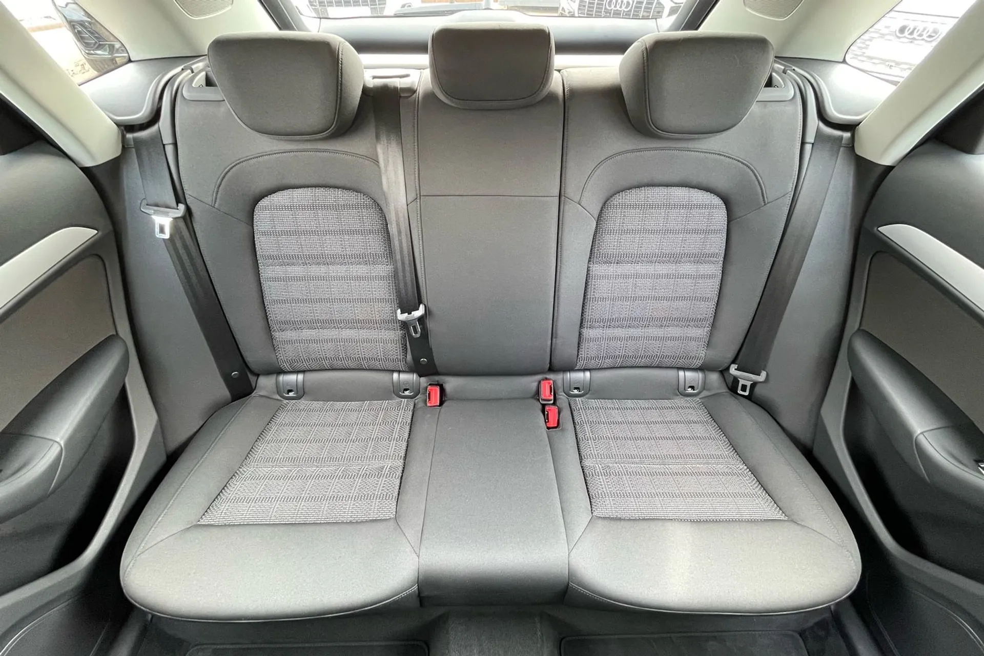Audi Q3 thumbnail image number 7