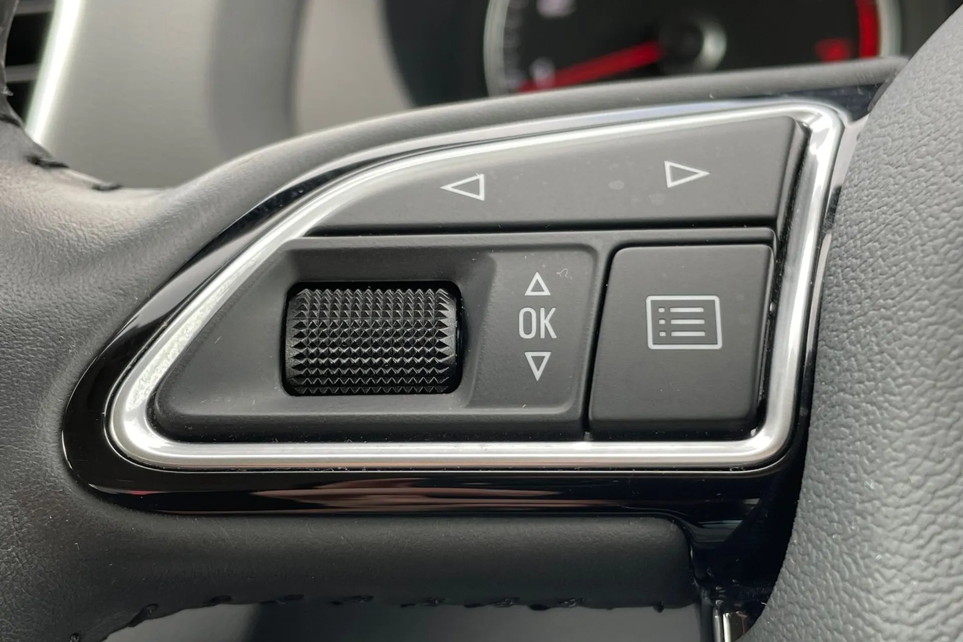 Audi Q3 thumbnail image number 18
