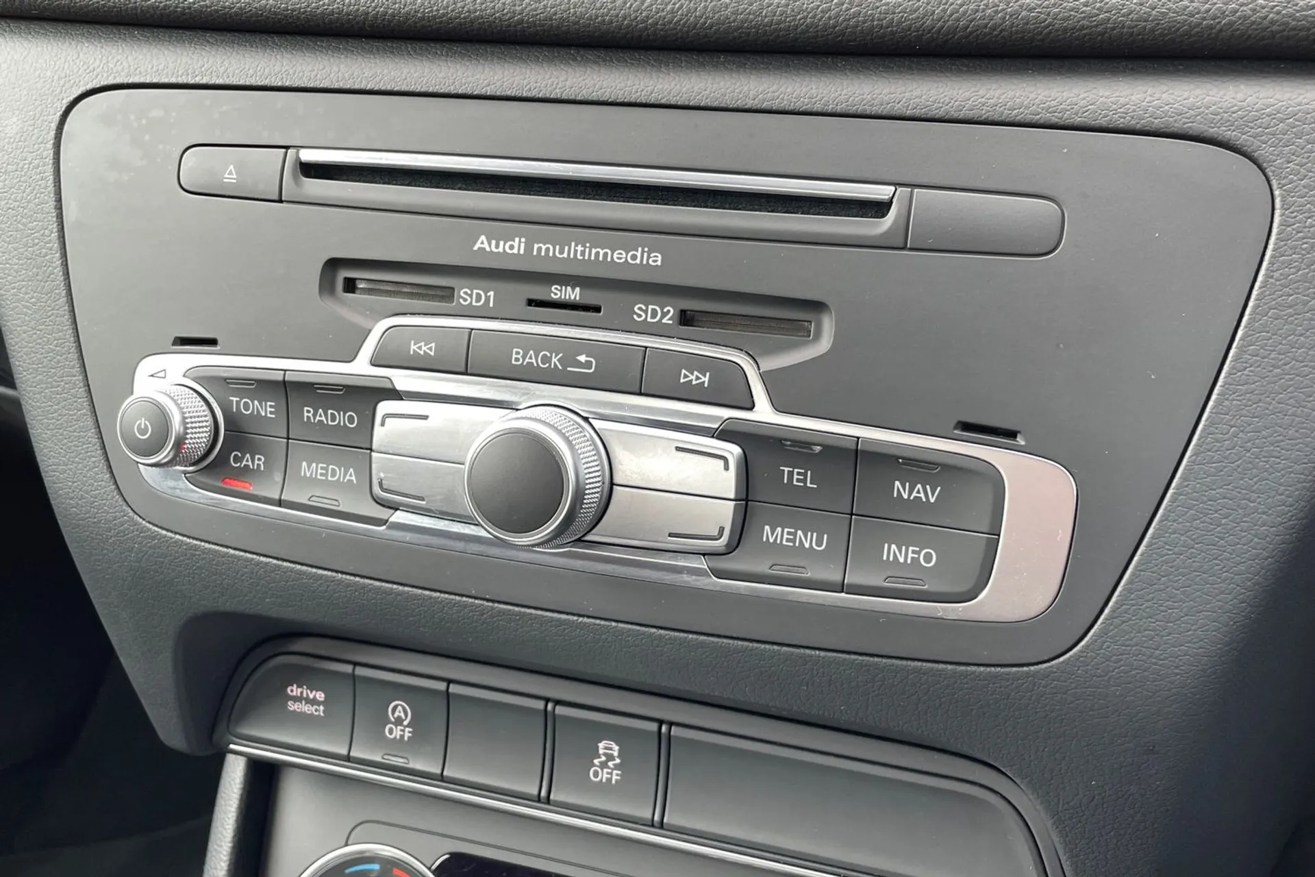 Audi Q3 thumbnail image number 14