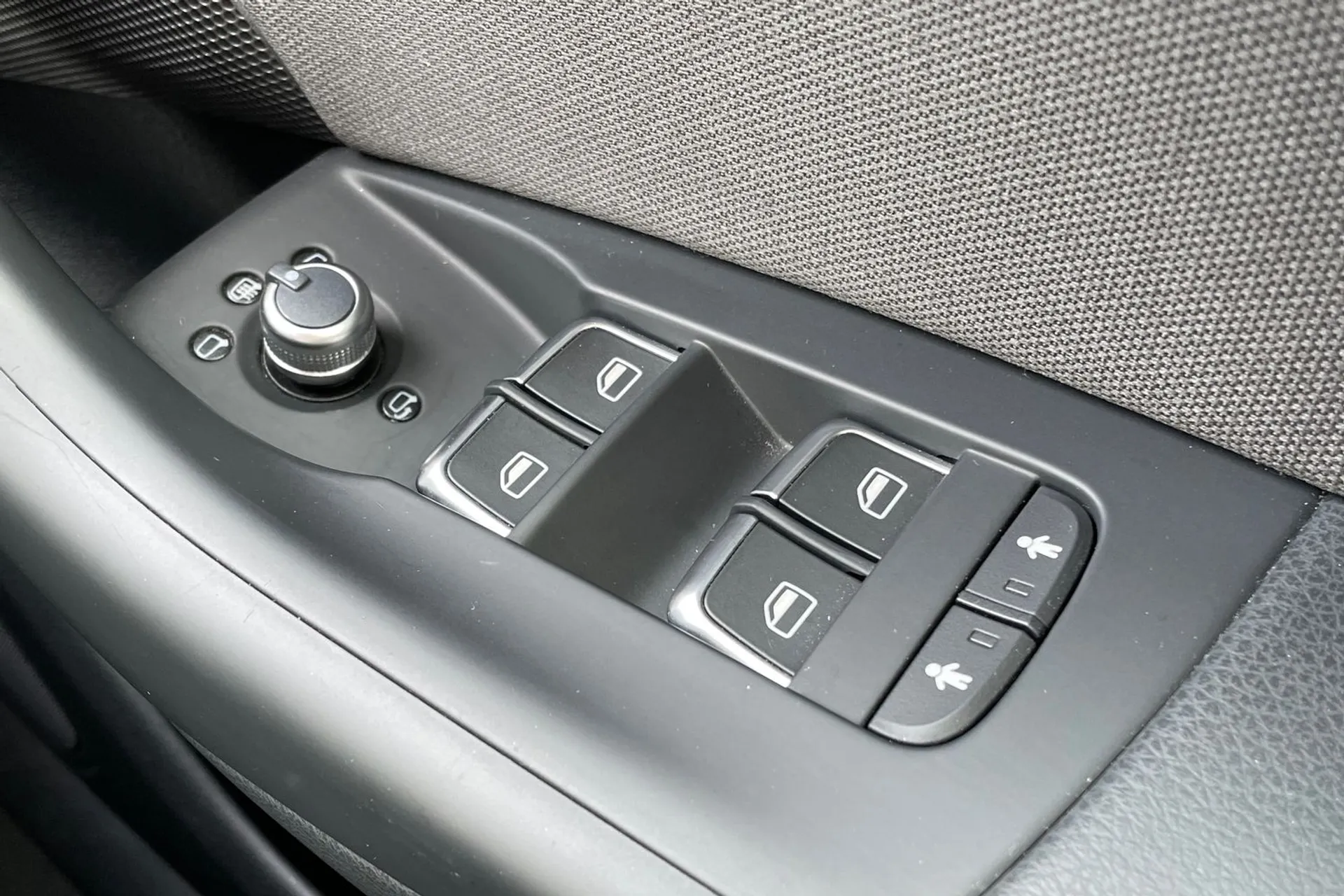 Audi Q3 thumbnail image number 16