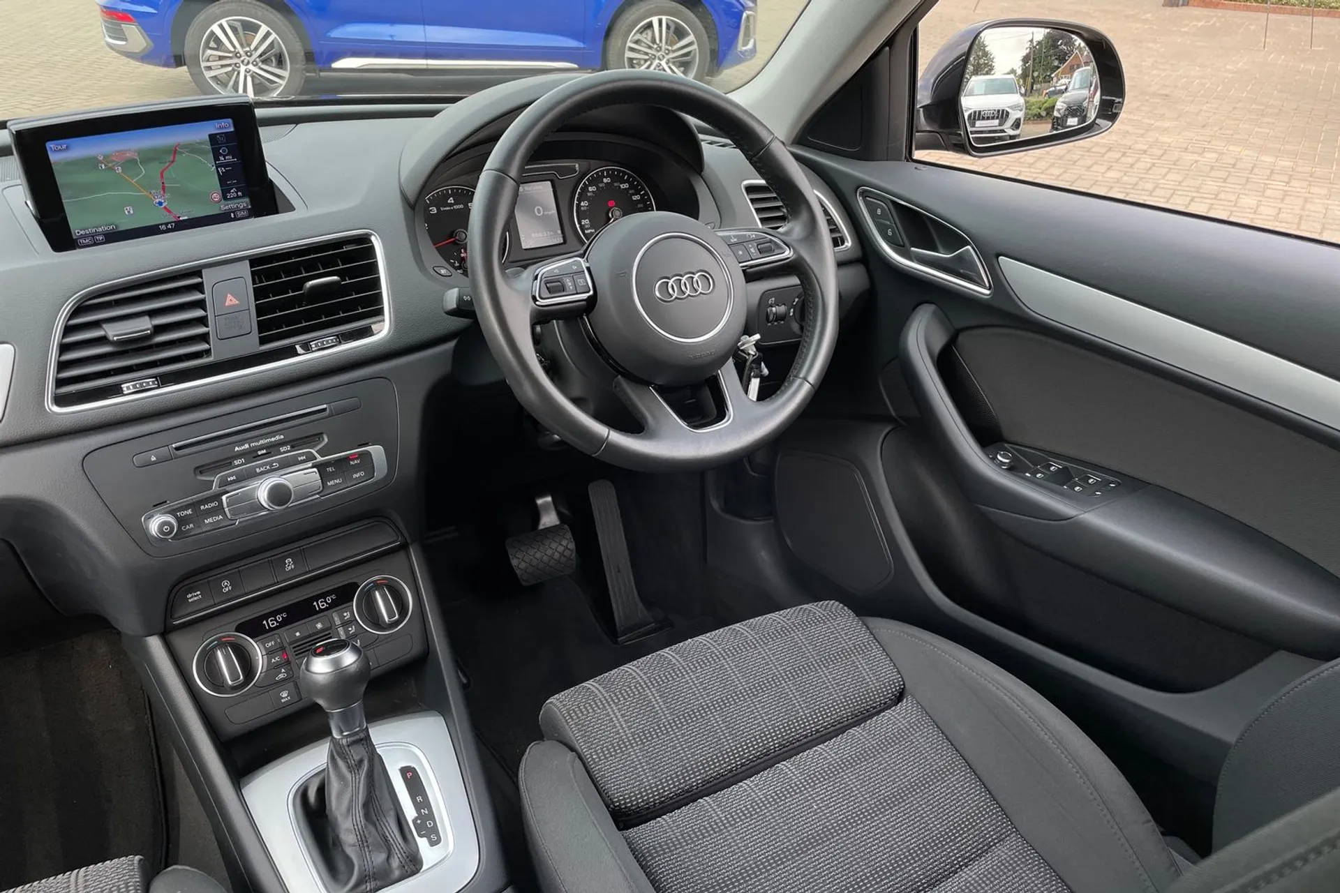 Audi Q3 thumbnail image number 35