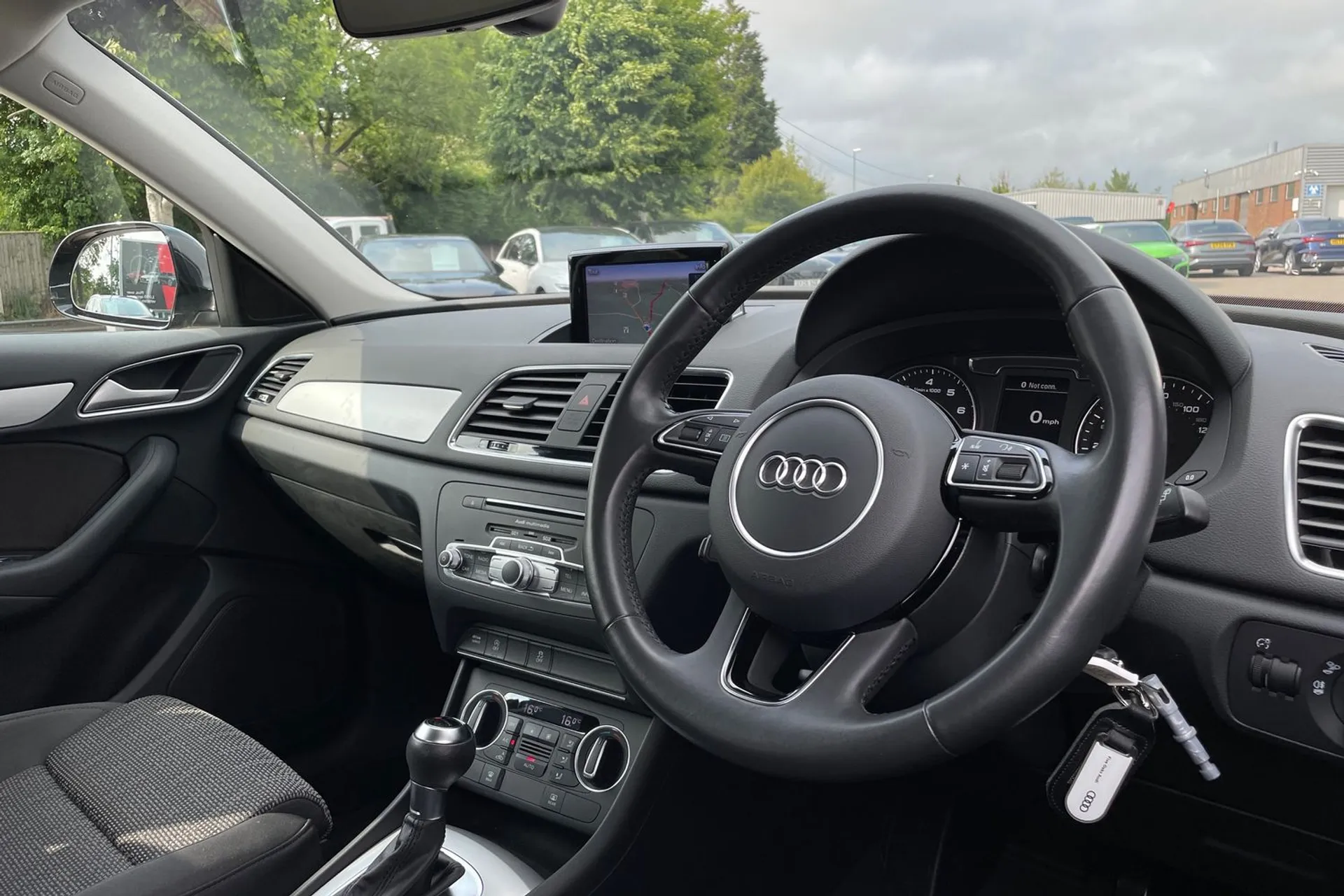 Audi Q3 thumbnail image number 25