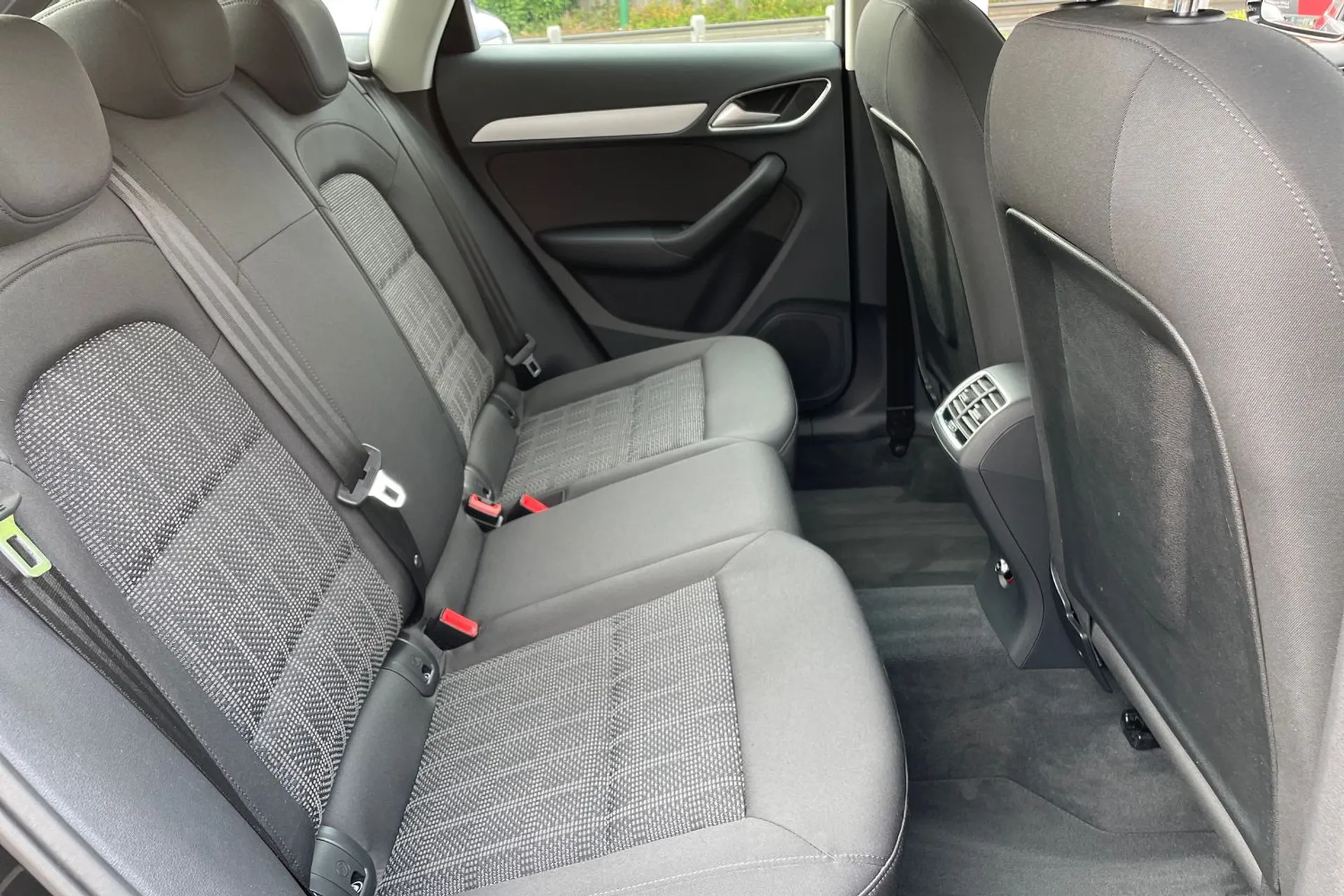 Audi Q3 thumbnail image number 38