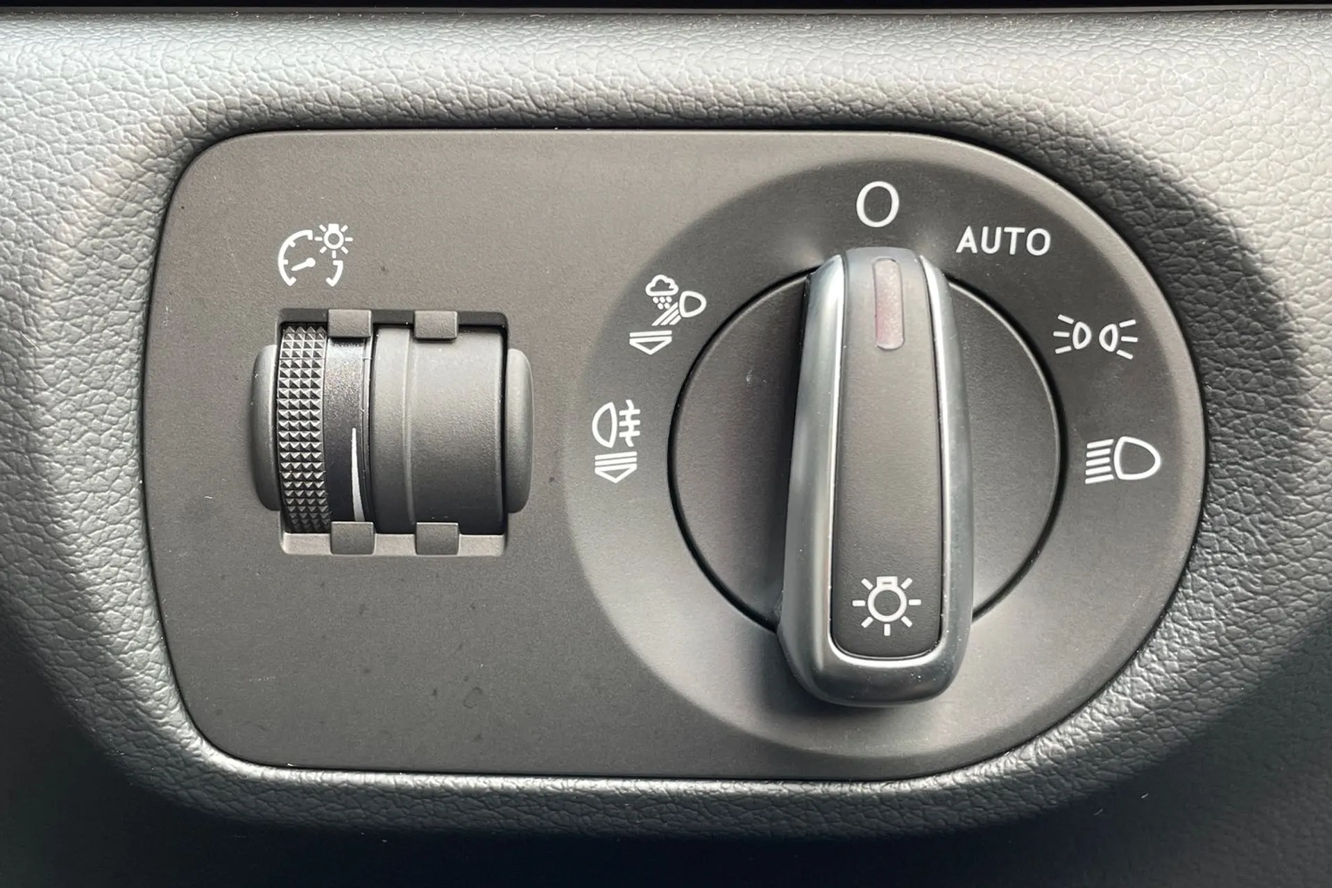 Audi Q3 thumbnail image number 20