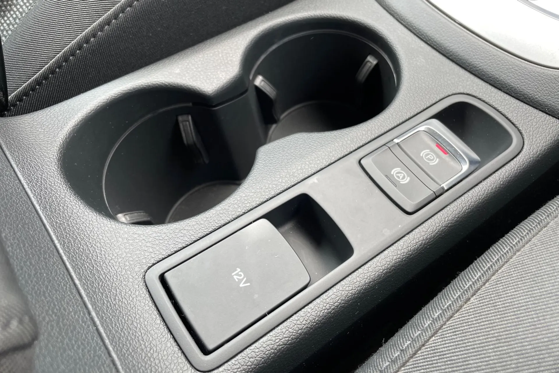 Audi Q3 thumbnail image number 33