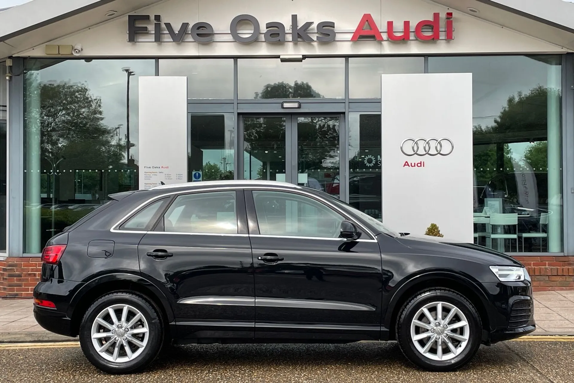 Audi Q3 thumbnail image number 2