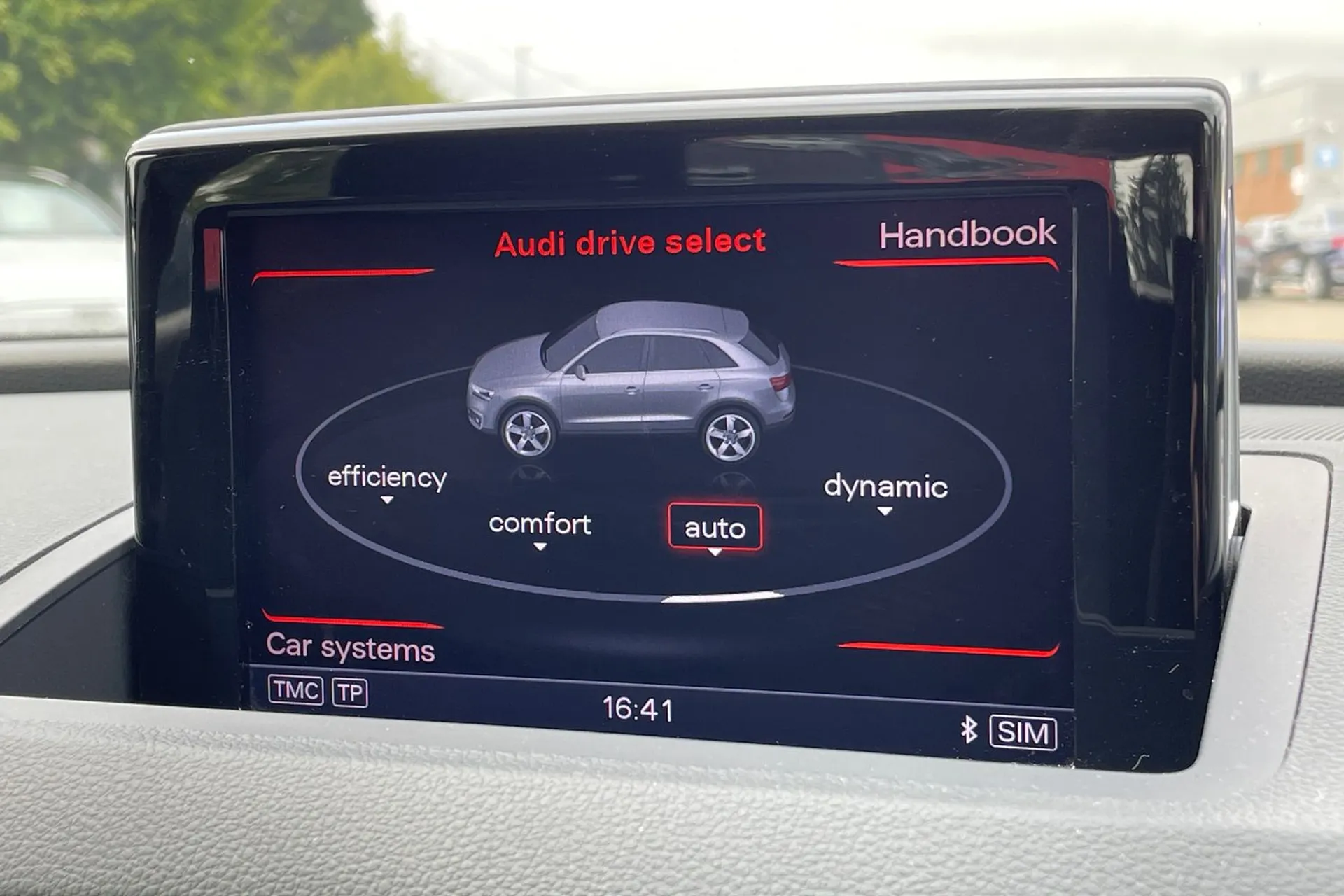 Audi Q3 thumbnail image number 12