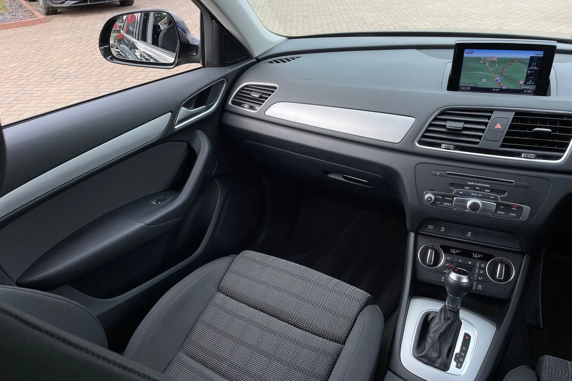 Audi Q3 thumbnail image number 31