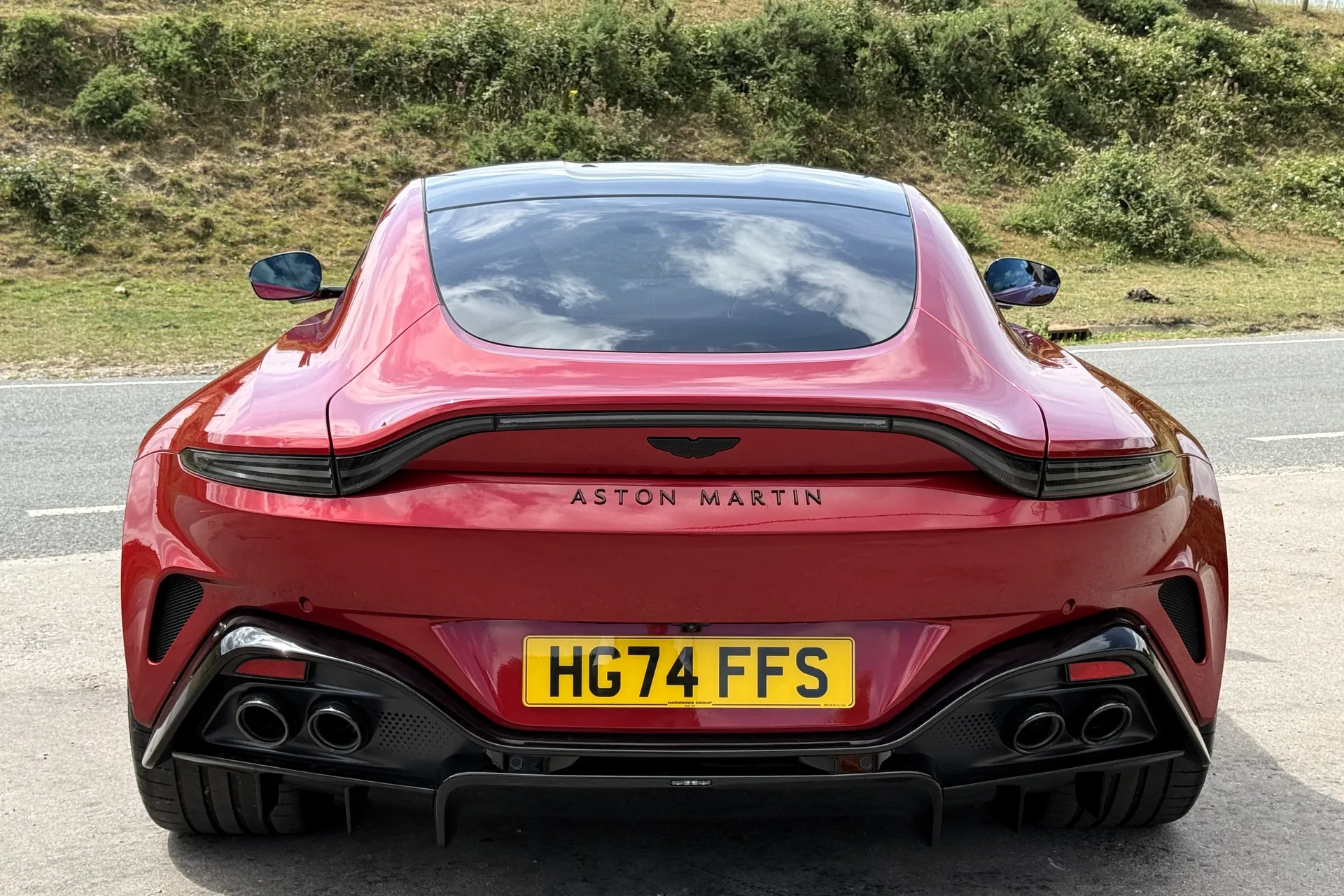 Aston Martin Vantage thumbnail image number 10