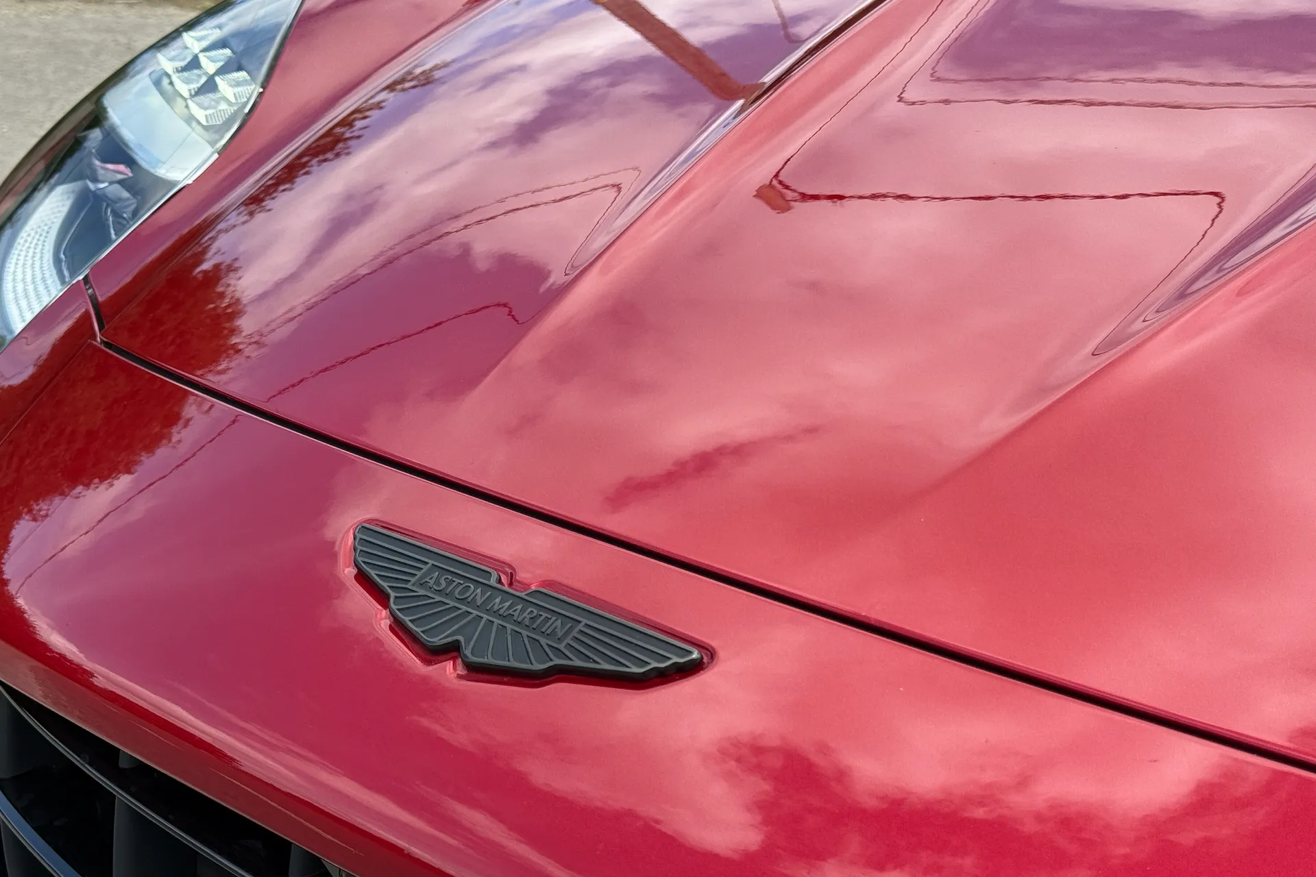 Aston Martin Vantage thumbnail image number 40
