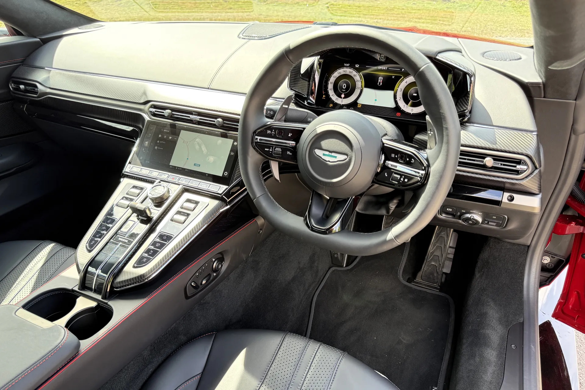 Aston Martin Vantage thumbnail image number 4