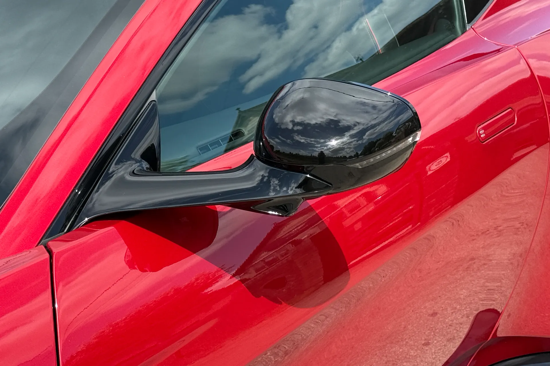 Aston Martin Vantage thumbnail image number 14