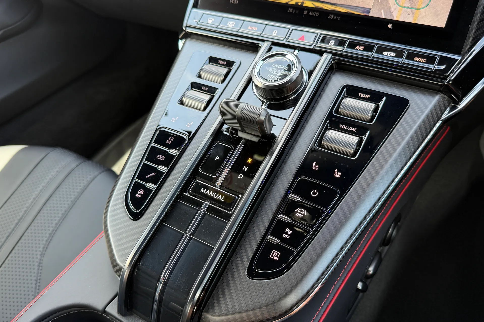 Aston Martin Vantage thumbnail image number 29