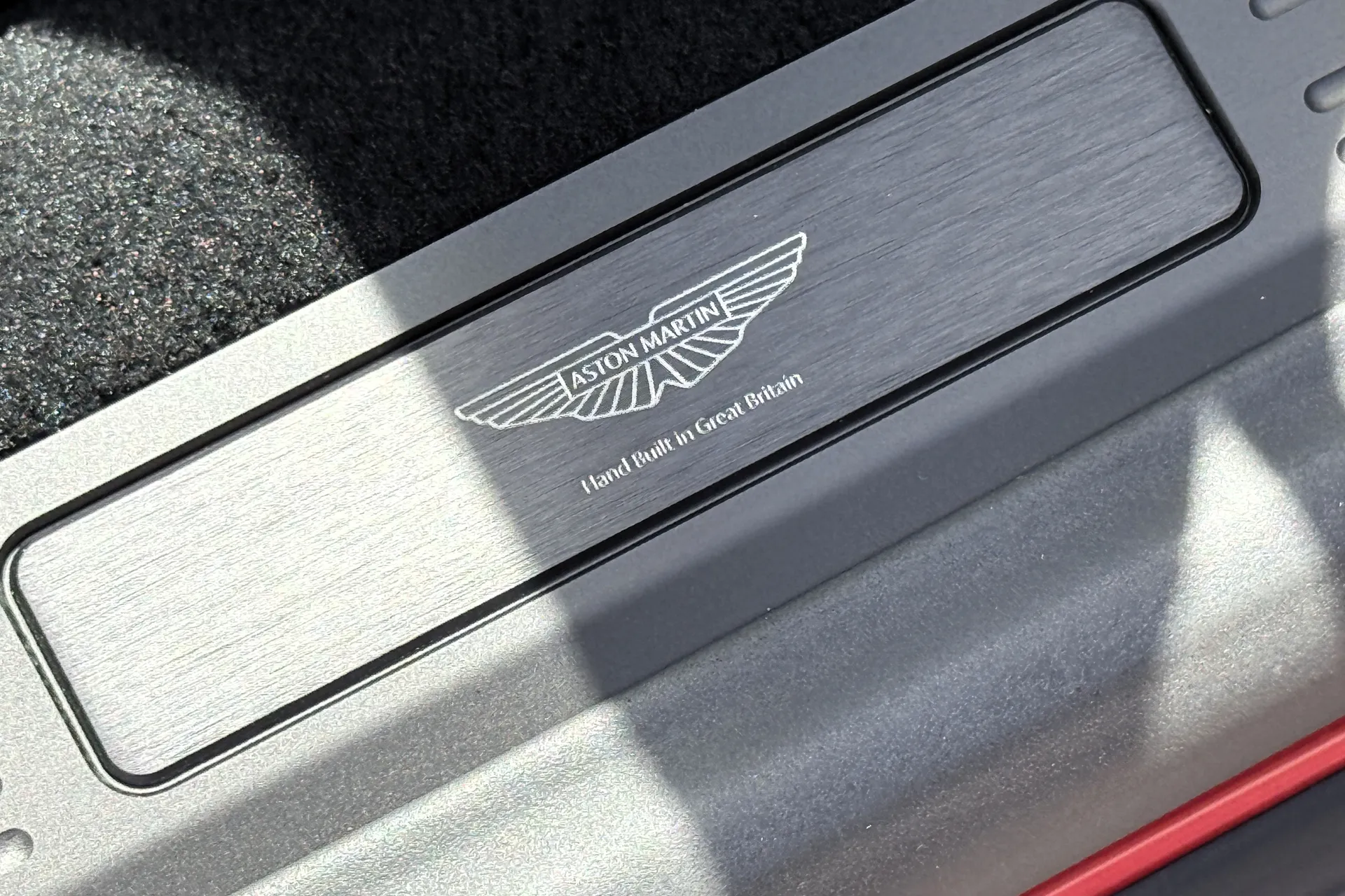 Aston Martin Vantage thumbnail image number 17
