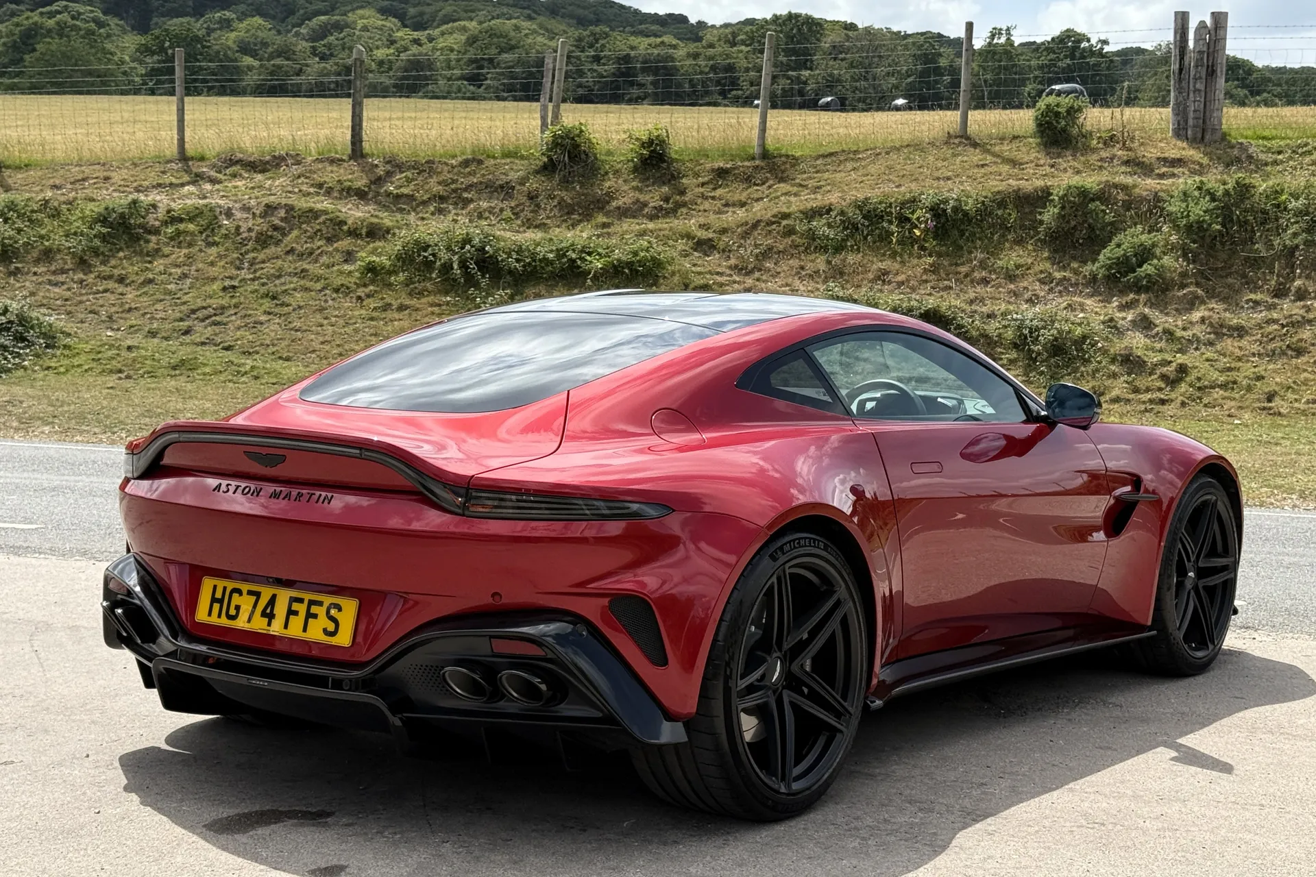 Aston Martin Vantage thumbnail image number 9