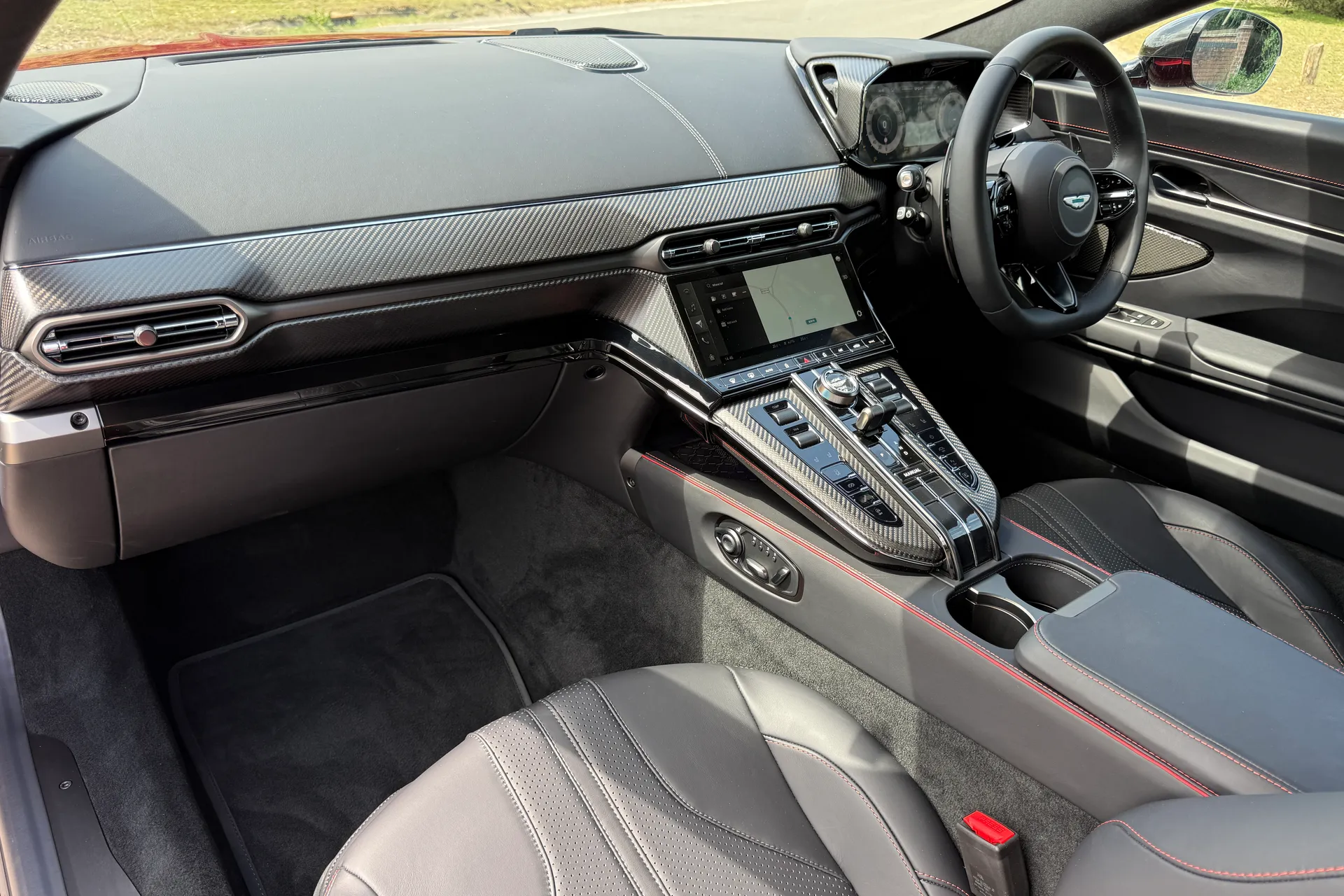 Aston Martin Vantage thumbnail image number 21