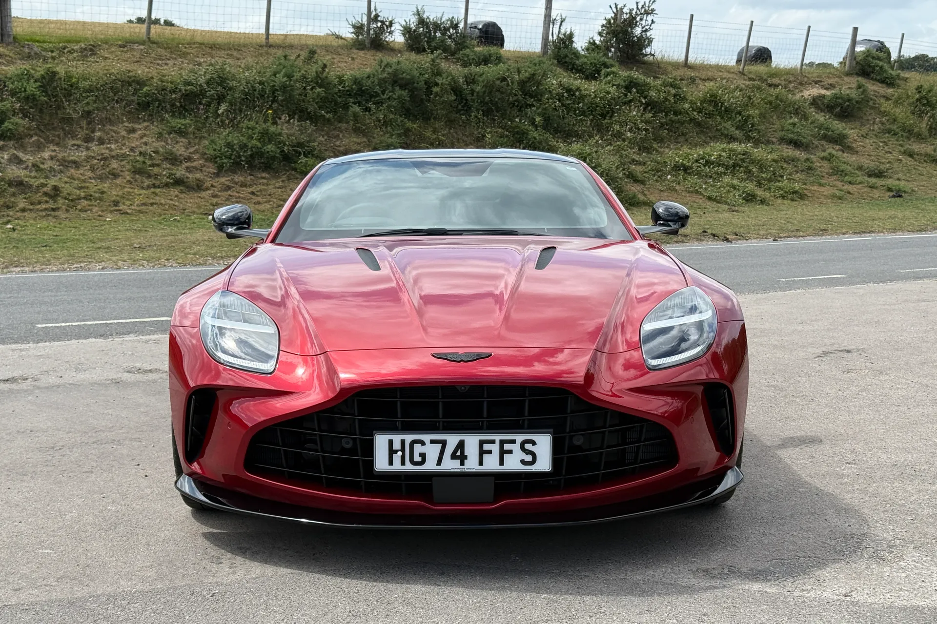 Aston Martin Vantage thumbnail image number 38