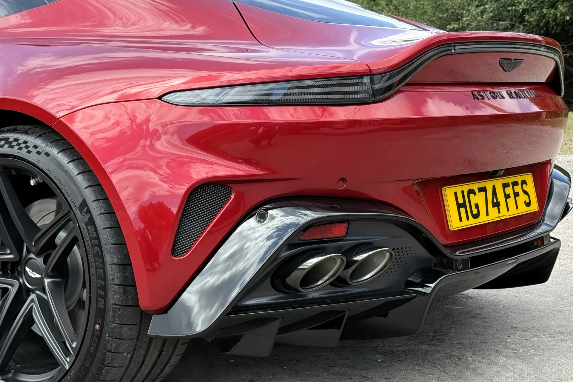 Aston Martin Vantage thumbnail image number 12