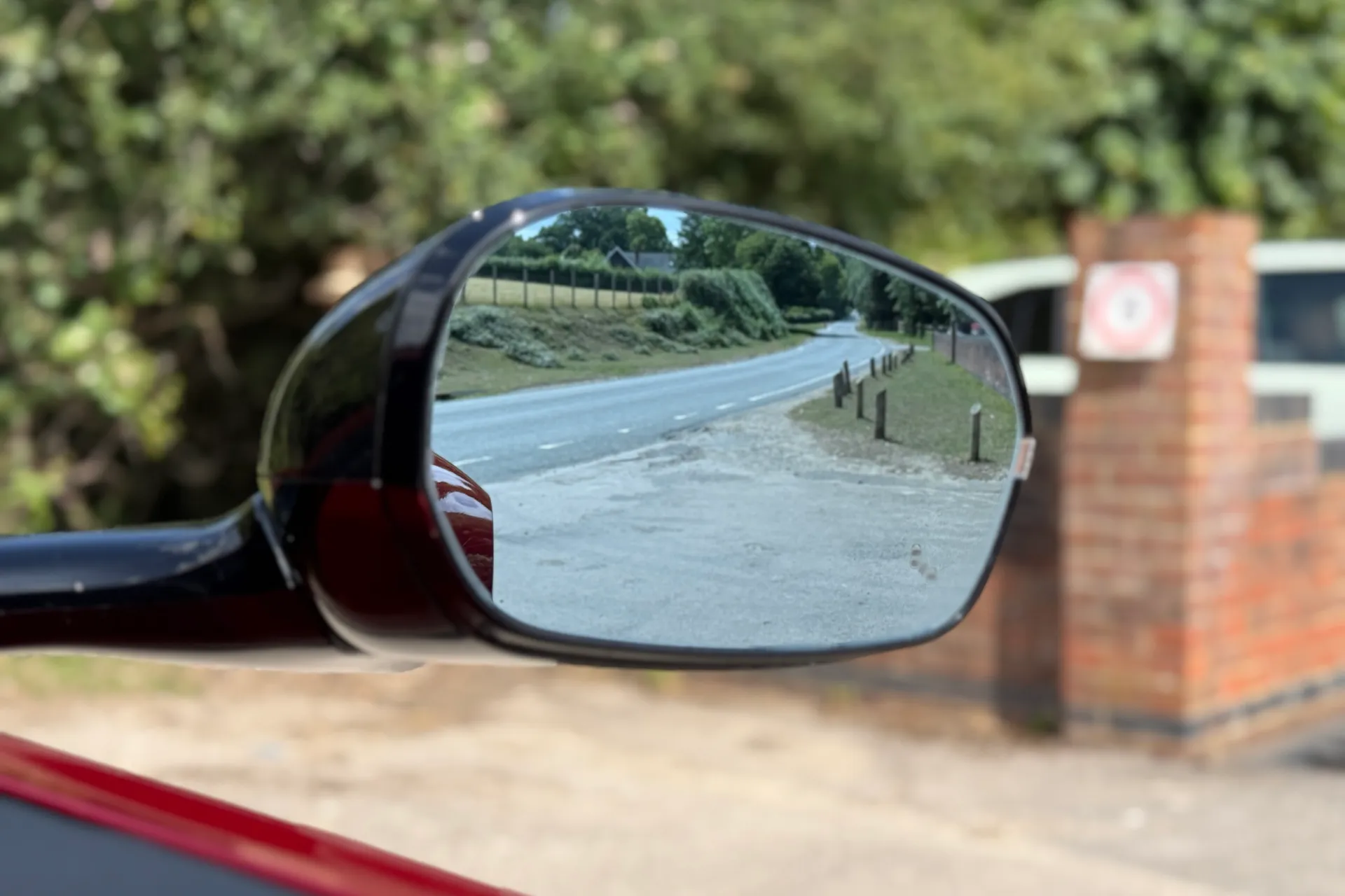 Aston Martin Vantage thumbnail image number 34