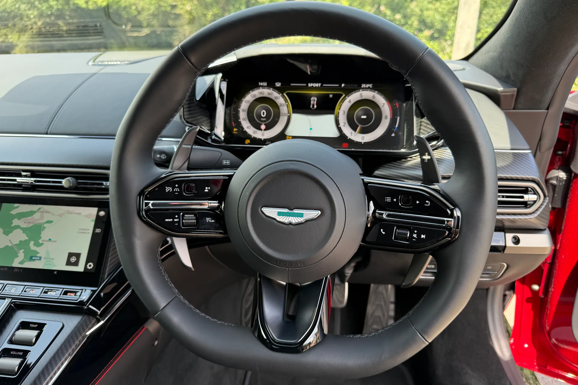 Aston Martin Vantage thumbnail image number 36