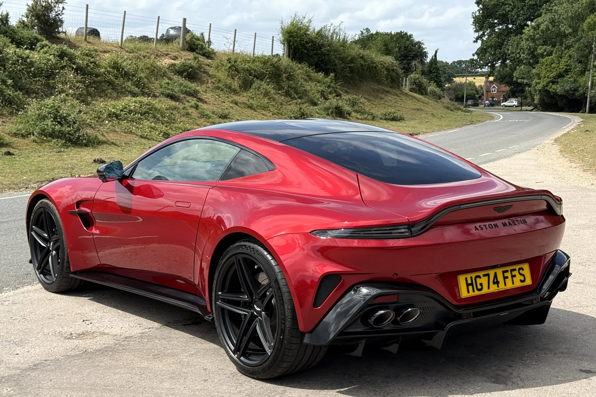 Aston Martin Vantage thumbnail image number 11
