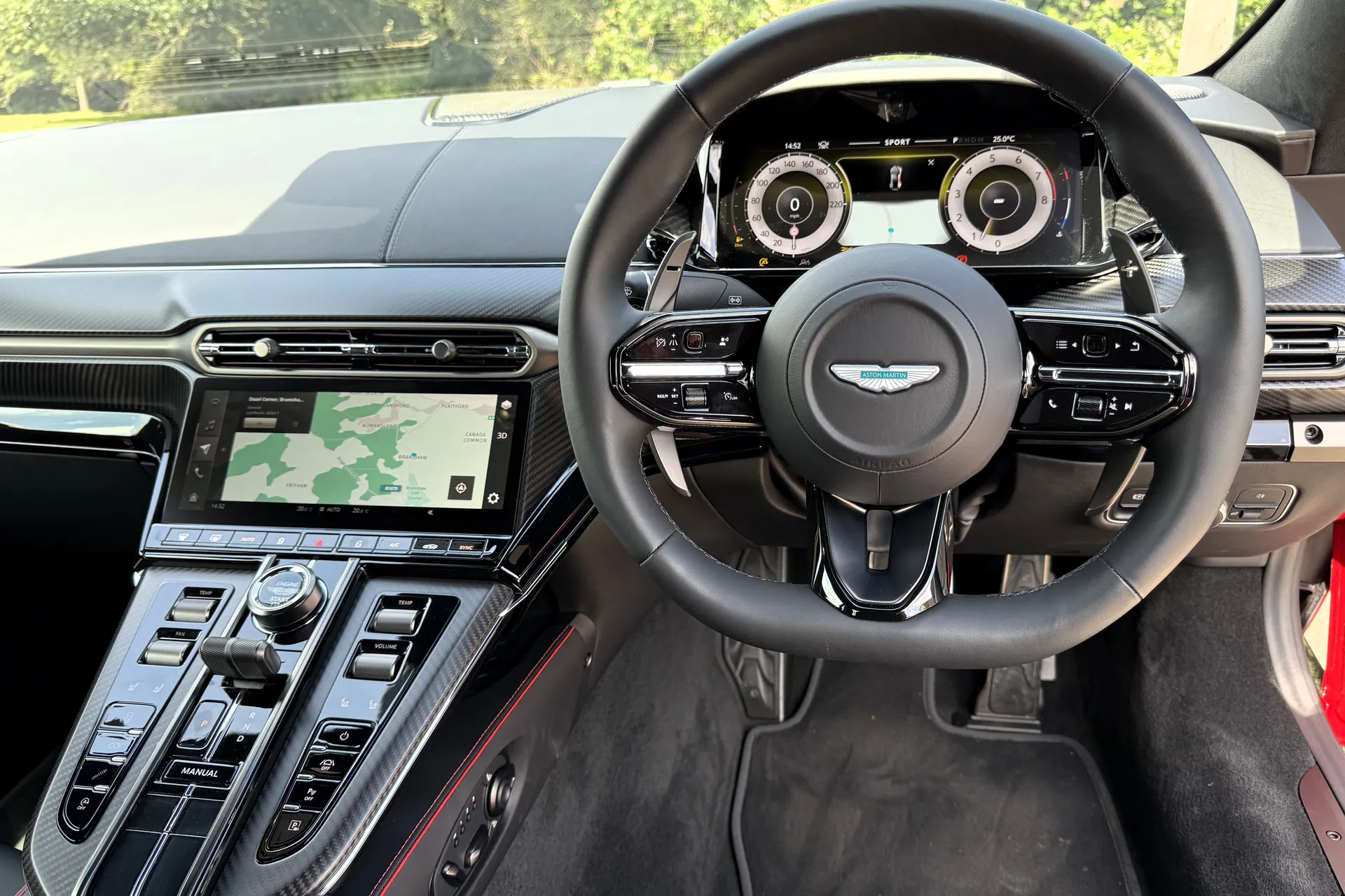 Aston Martin Vantage thumbnail image number 35