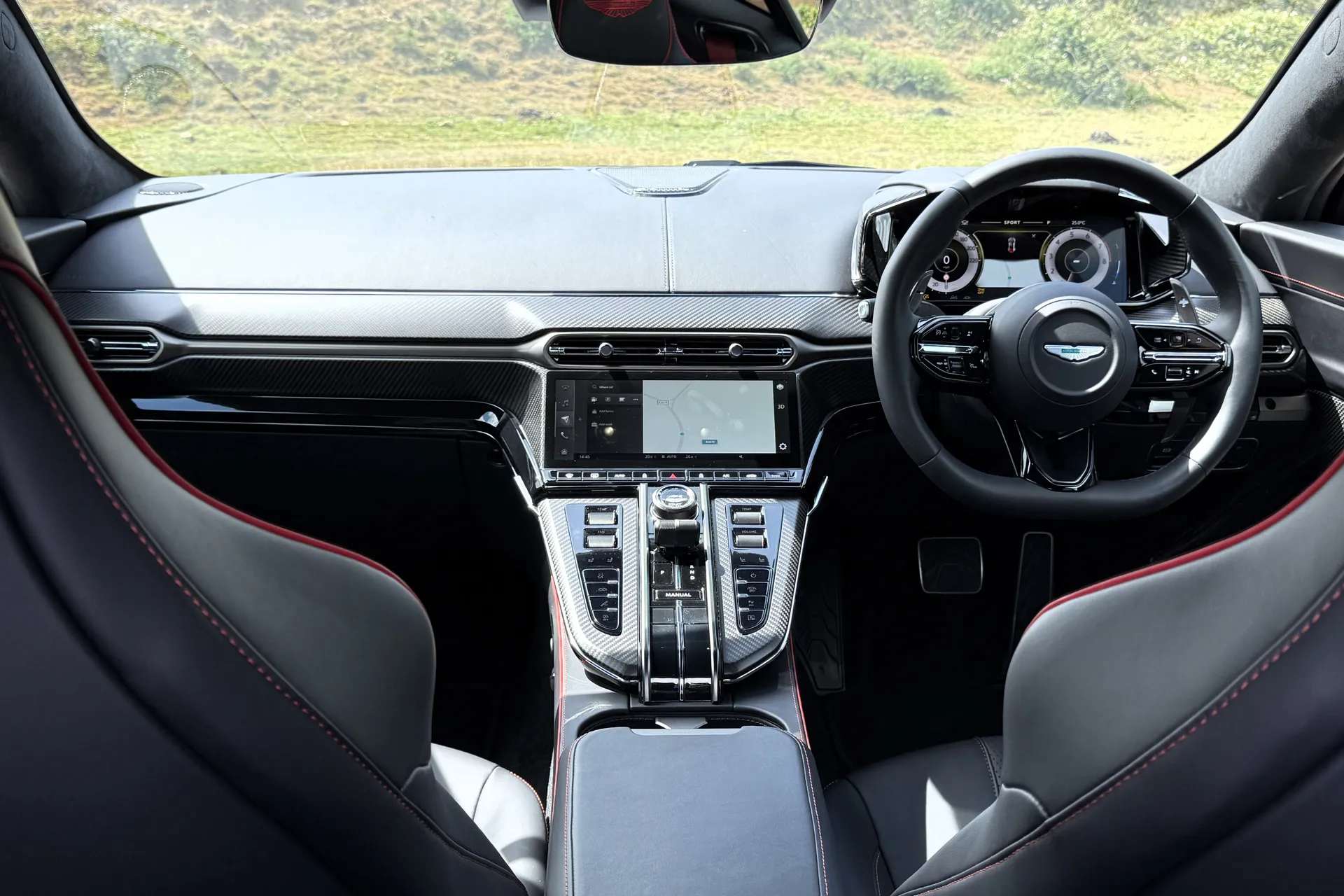 Aston Martin Vantage thumbnail image number 3