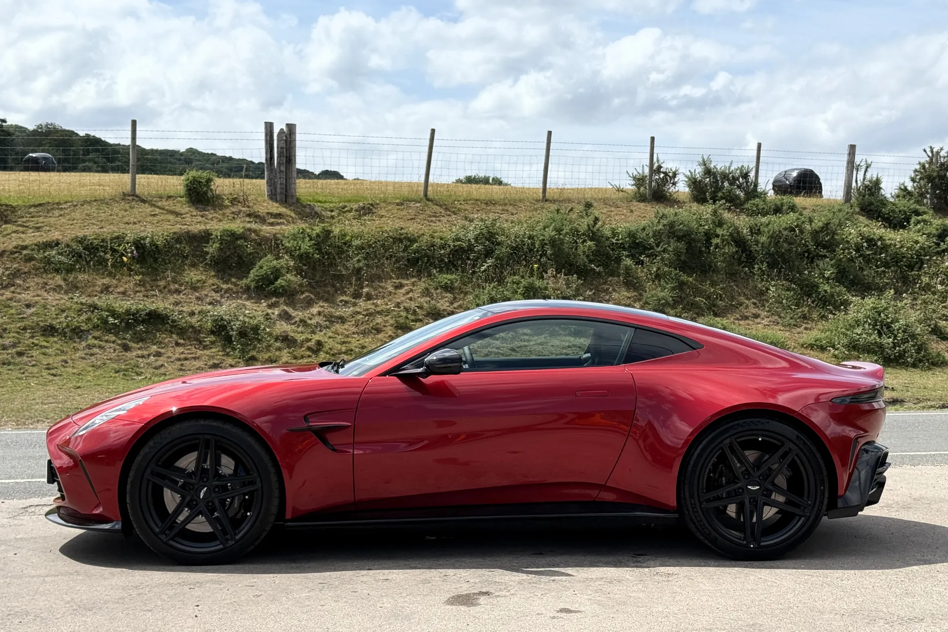 Aston Martin Vantage thumbnail image number 41