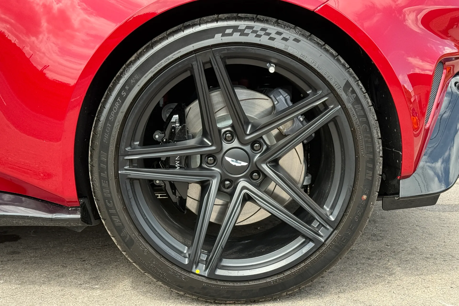 Aston Martin Vantage thumbnail image number 5