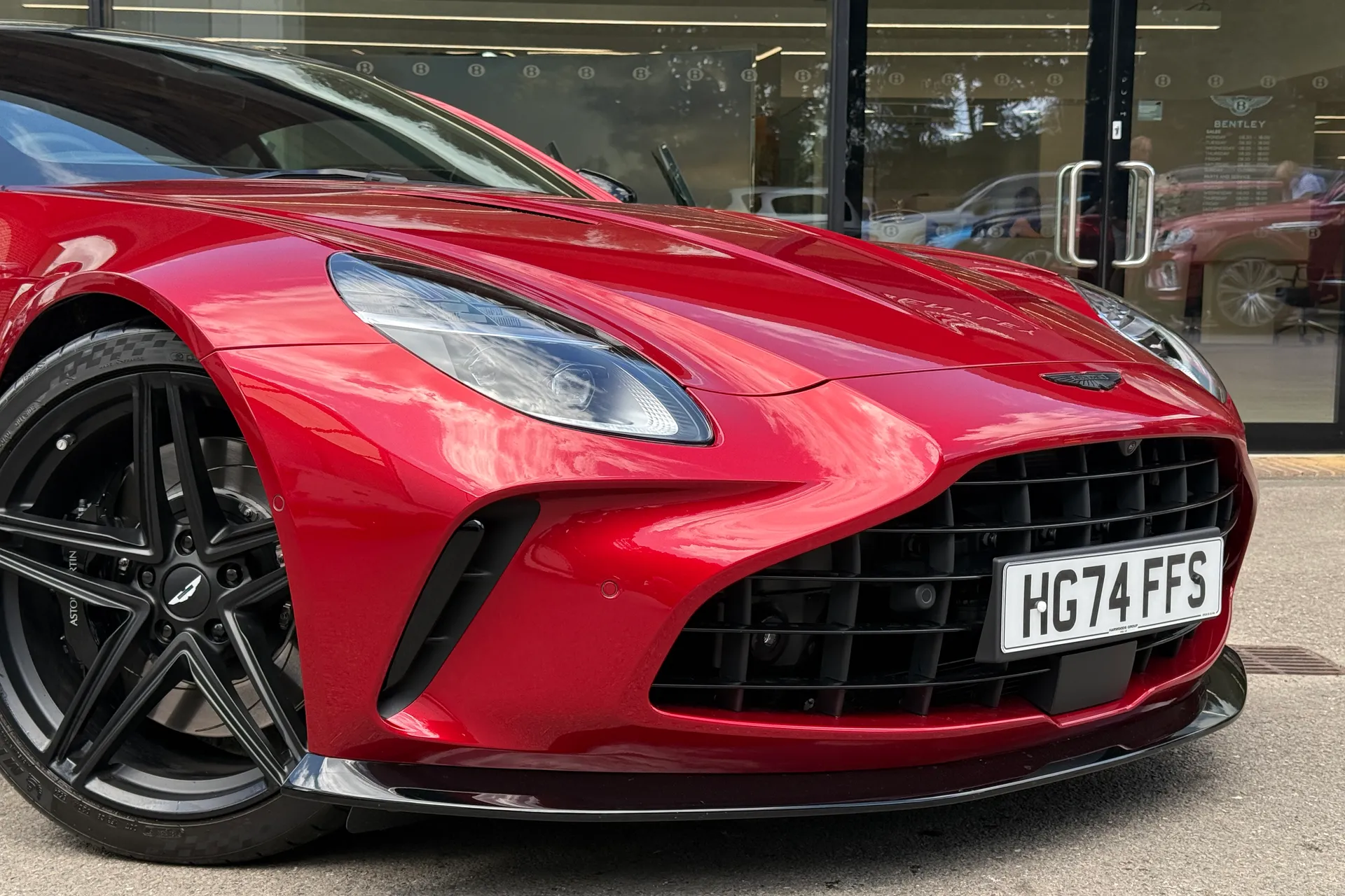 Aston Martin Vantage thumbnail image number 39