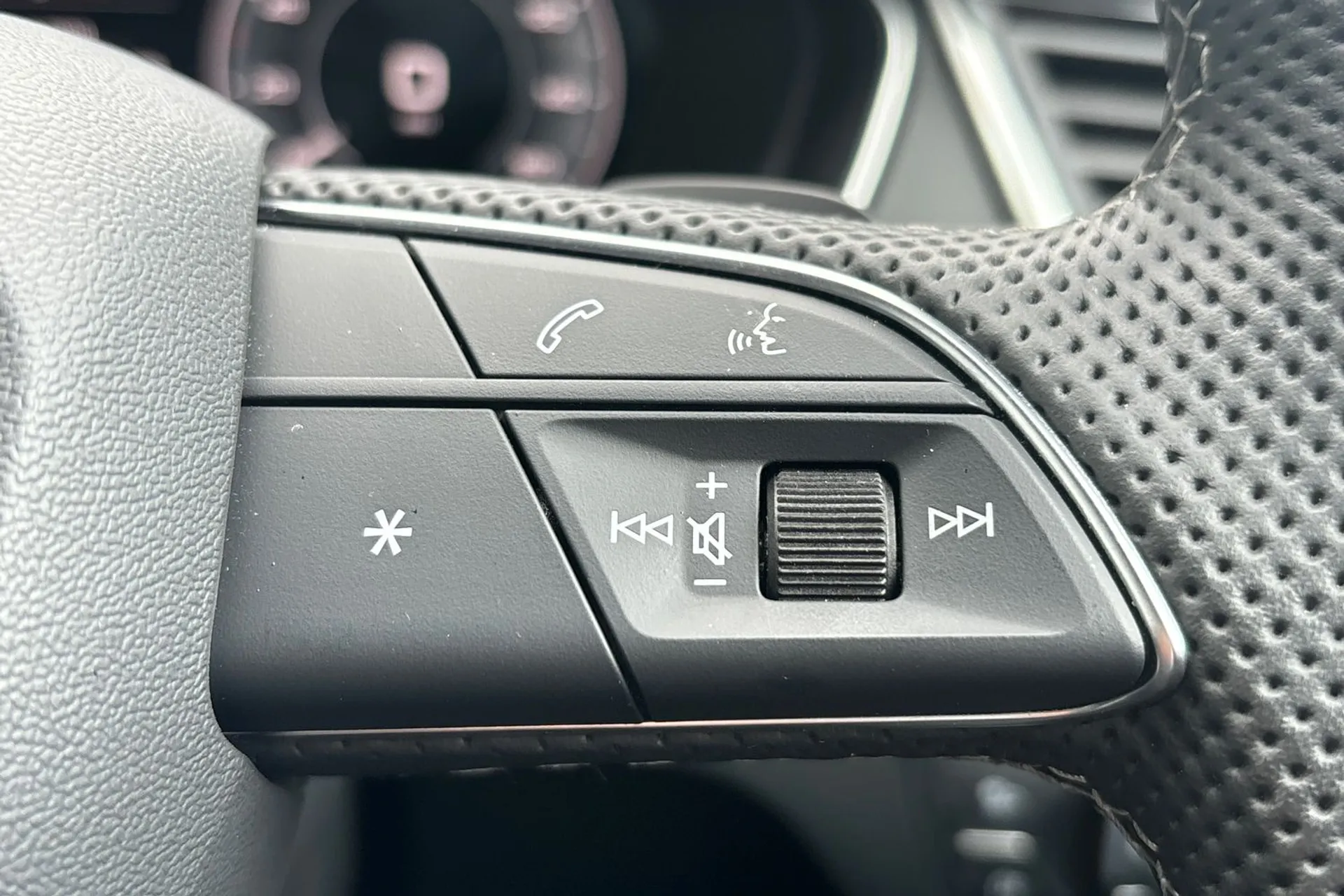 Audi Q5 thumbnail image number 38