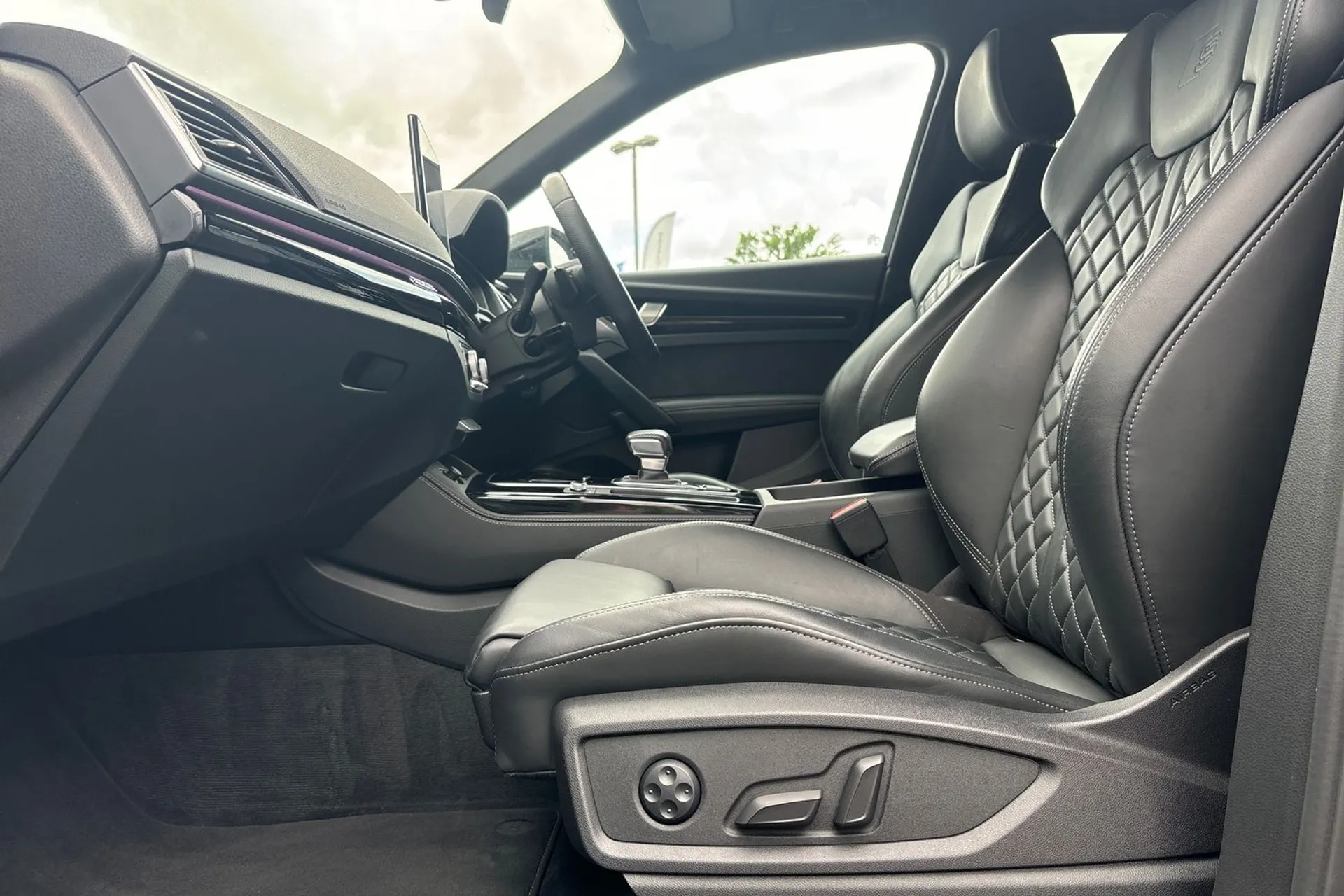Audi Q5 thumbnail image number 28