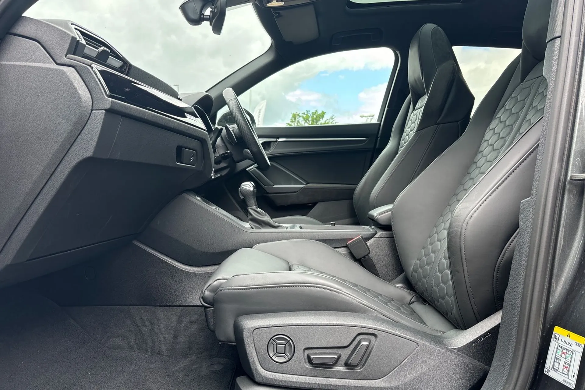Audi RS Q3 thumbnail image number 29
